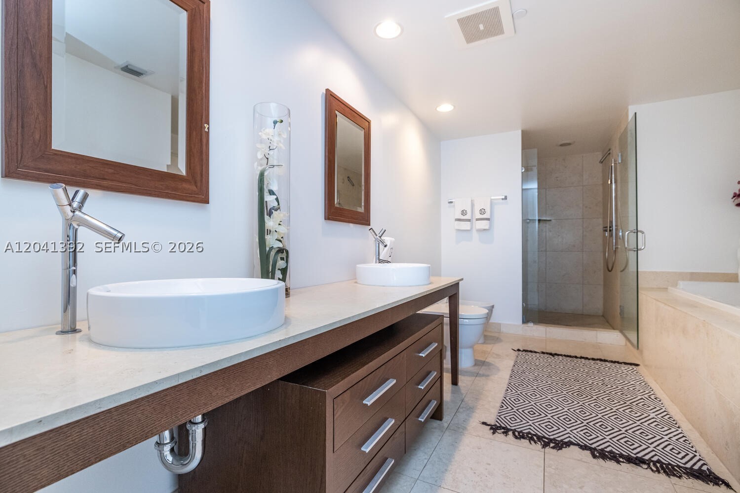 475 Brickell Ave #4715 Miami, FL 33131