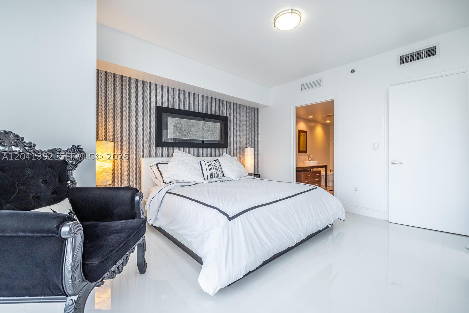 475 Brickell Ave #4715 Miami, FL 33131