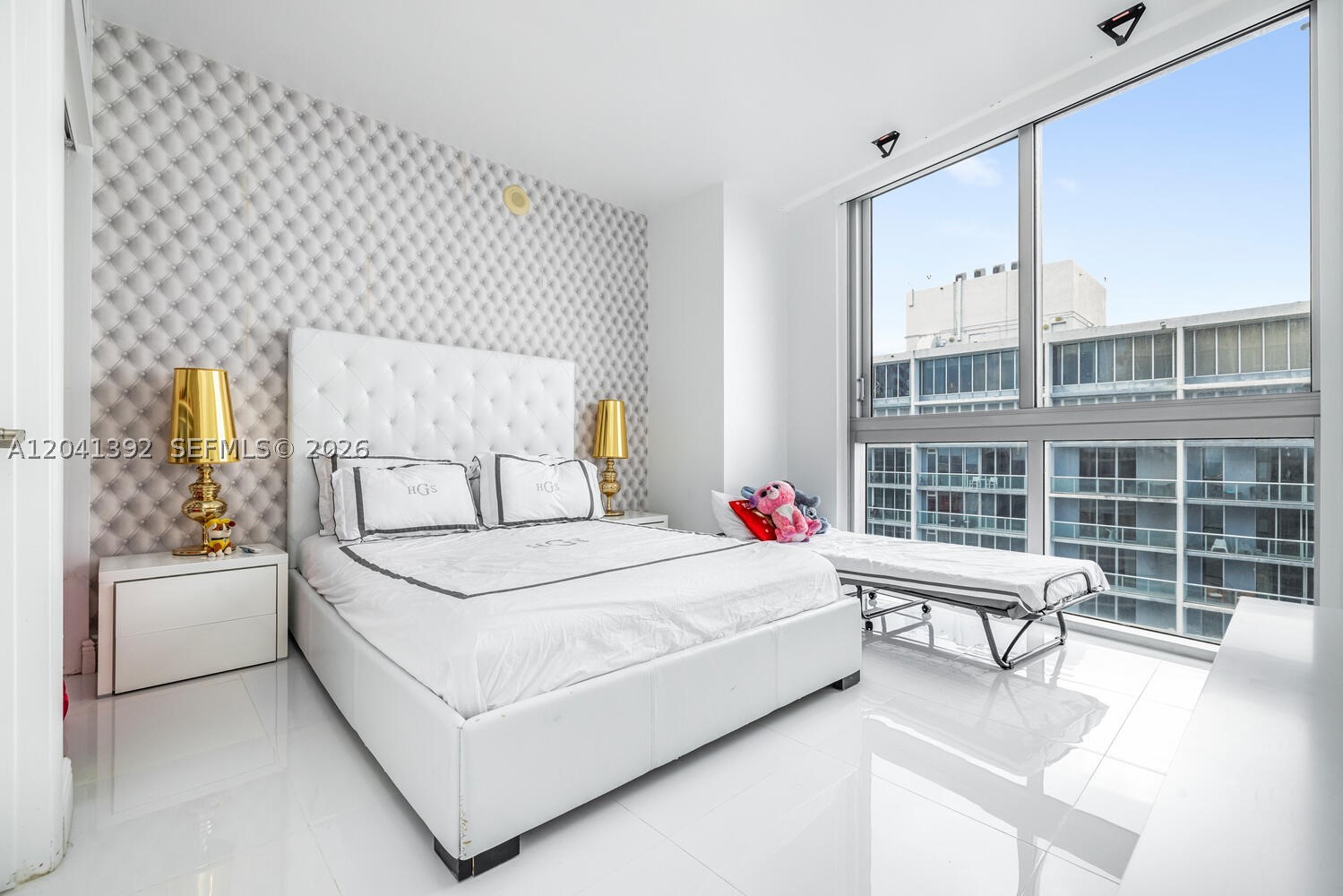 475 Brickell Ave #4715 Miami, FL 33131