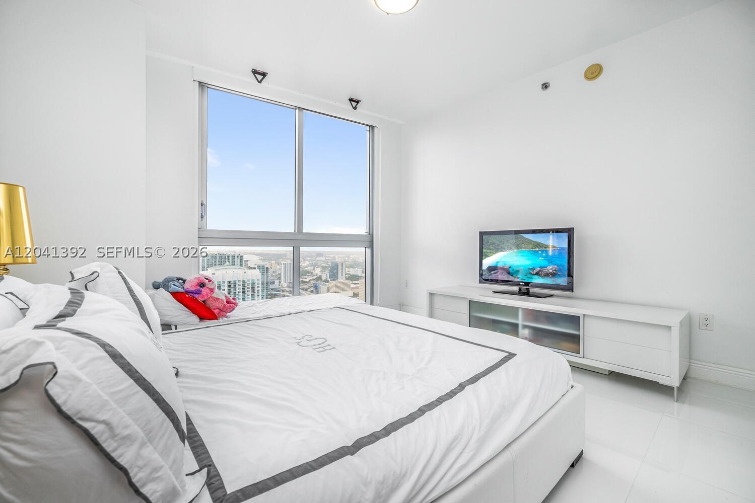 475 Brickell Ave #4715 Miami, FL 33131