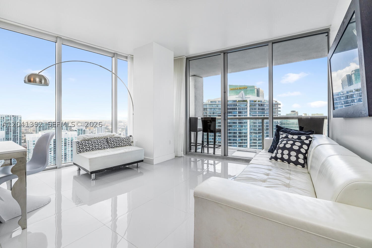 475 Brickell Ave #4715 Miami, FL 33131