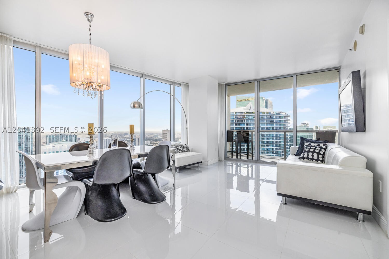 475 Brickell Ave #4715 Miami, FL 33131