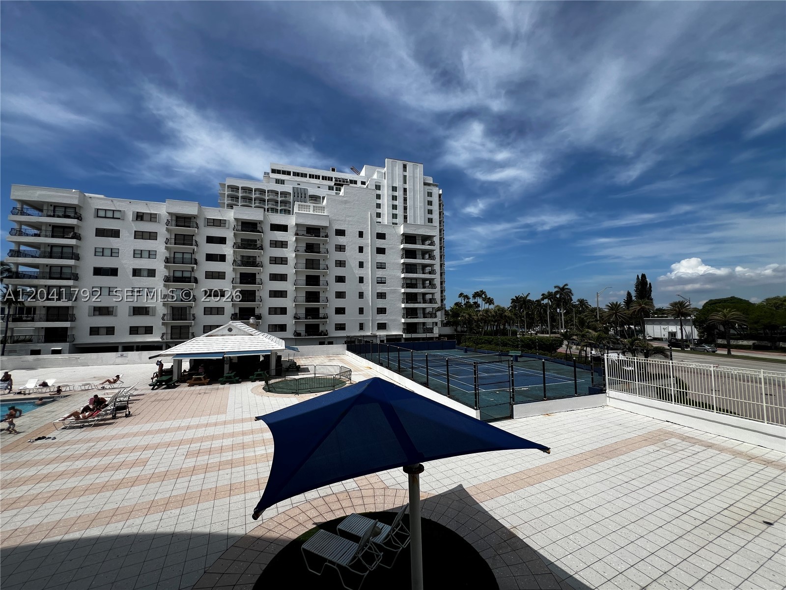 5445 Collins Ave #L3