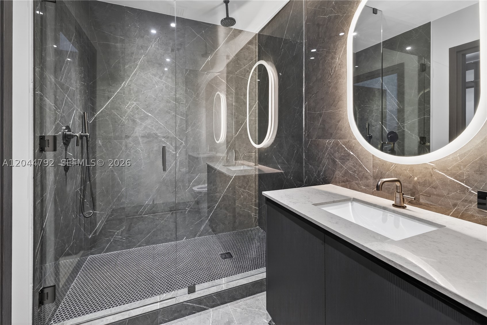 image E11EVEN Hotel & Residences10