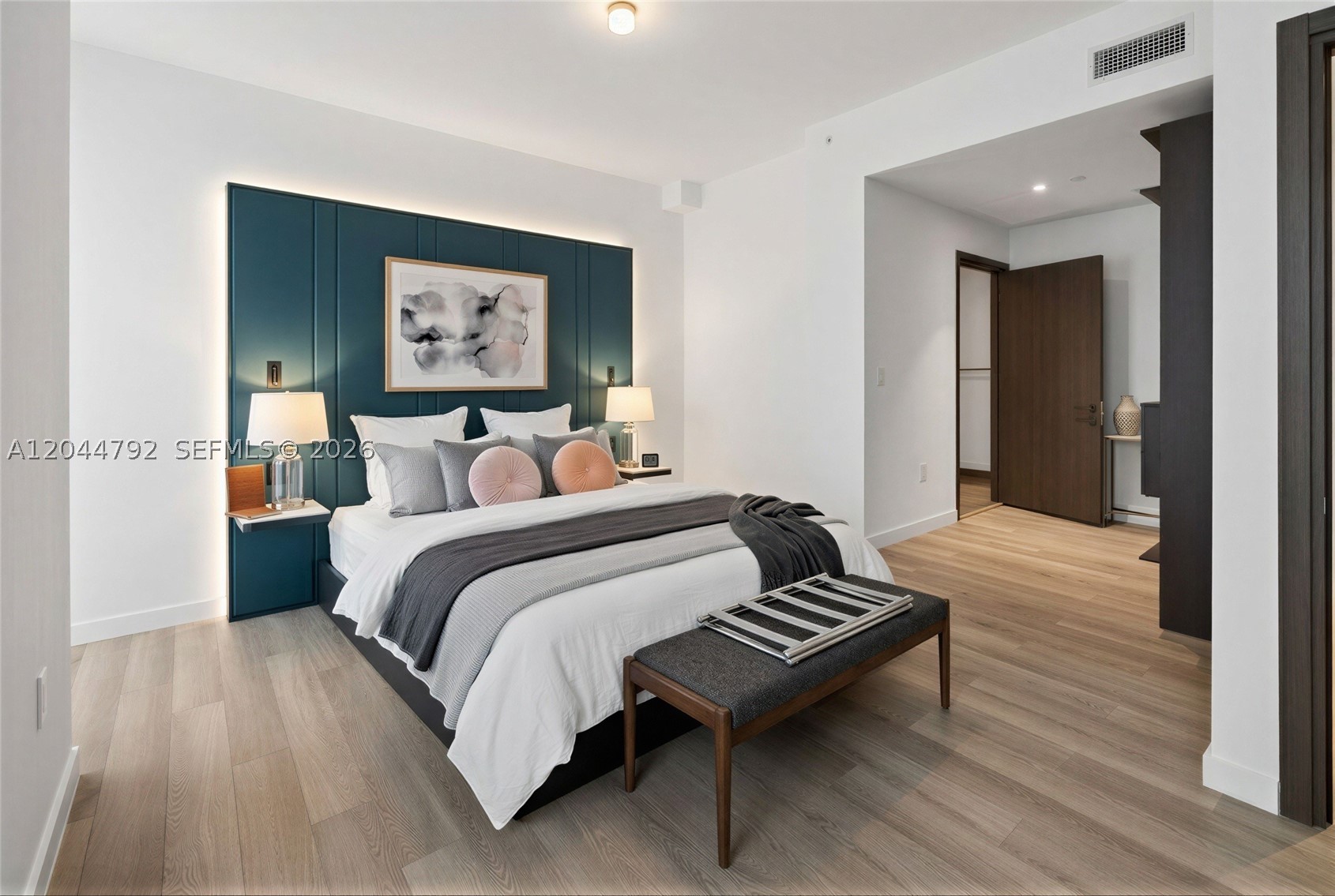image E11EVEN Hotel & Residences3