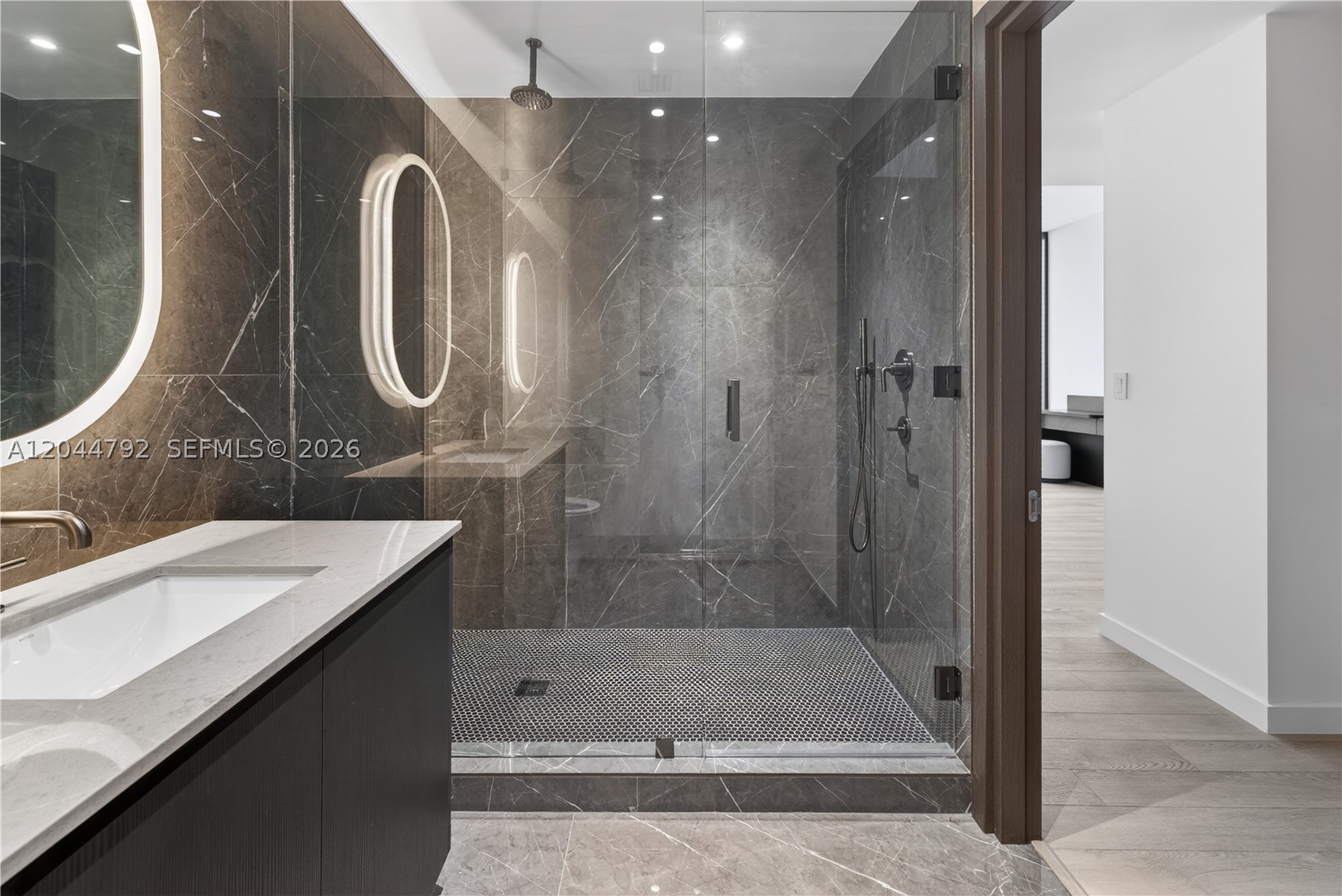 image E11EVEN Hotel & Residences7