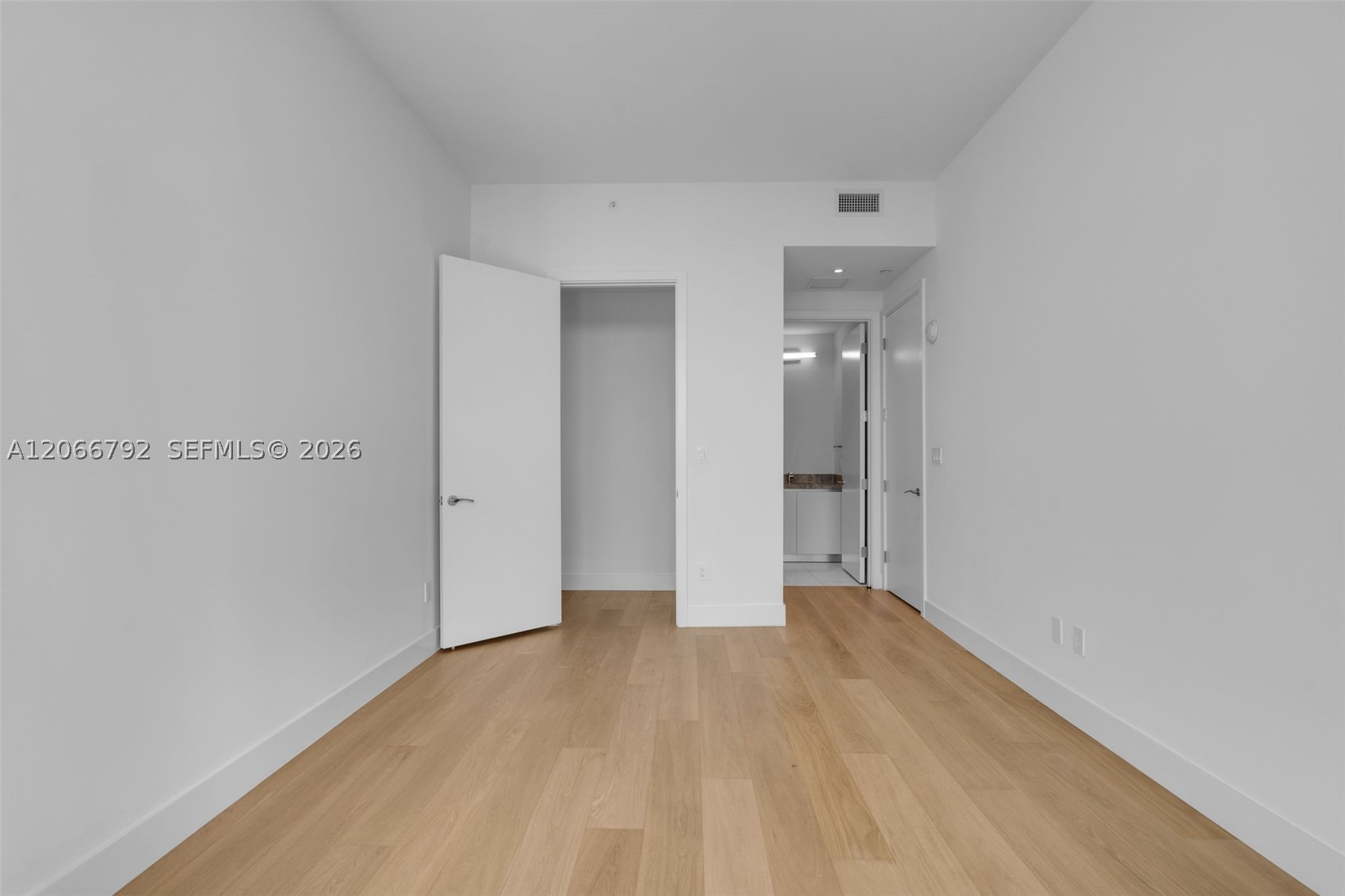 image Una Residences52