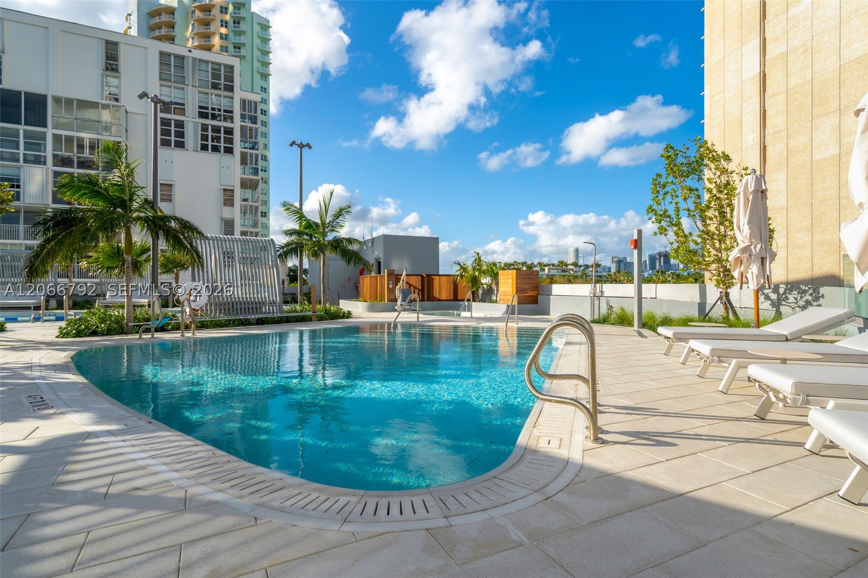 image Una Residences80