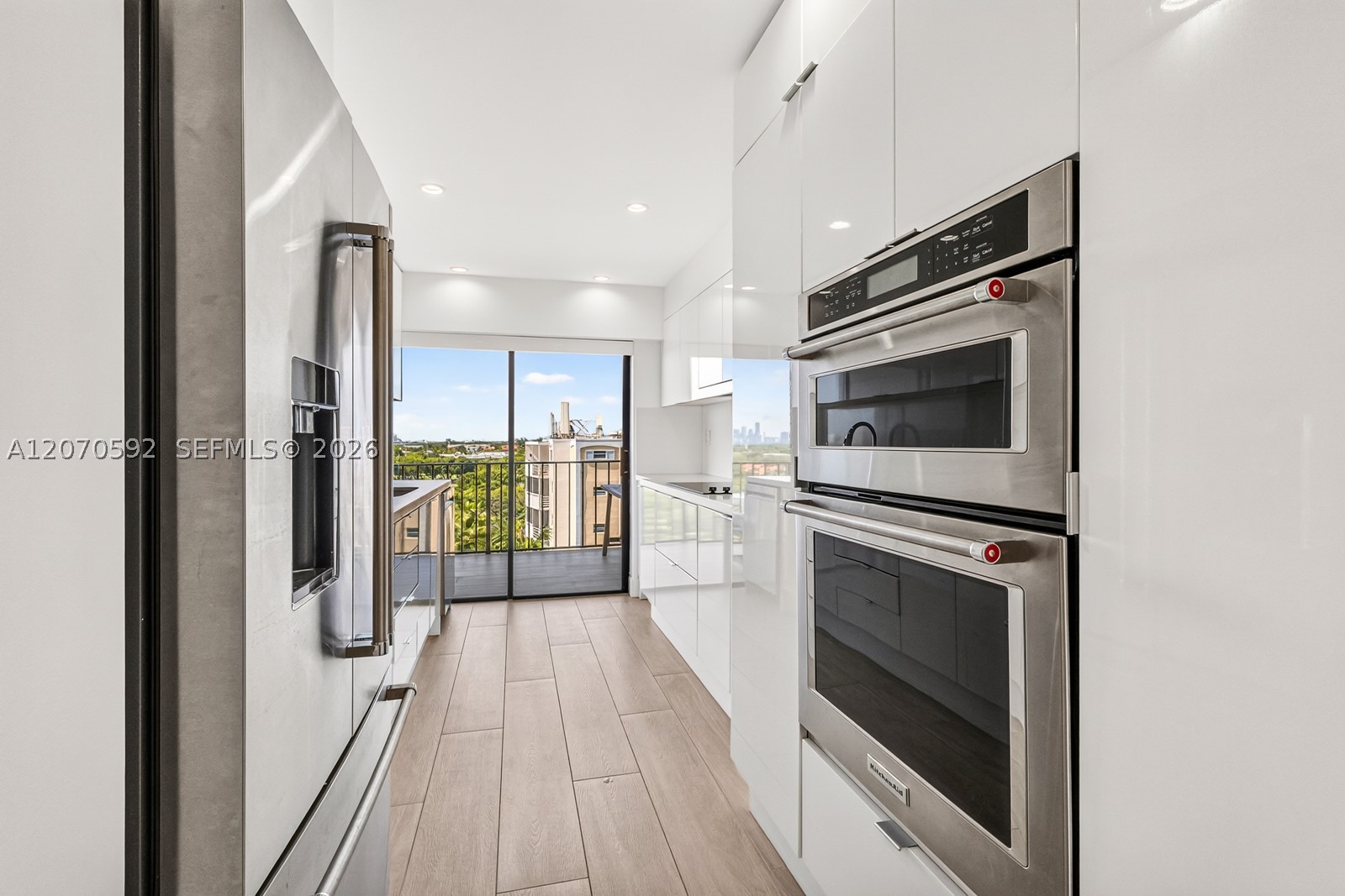 575 Crandon Blvd #801 Key Biscayne, FL 33149