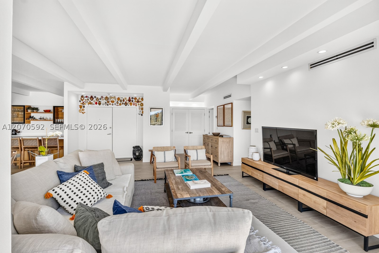575 Crandon Blvd #801 Key Biscayne, FL 33149