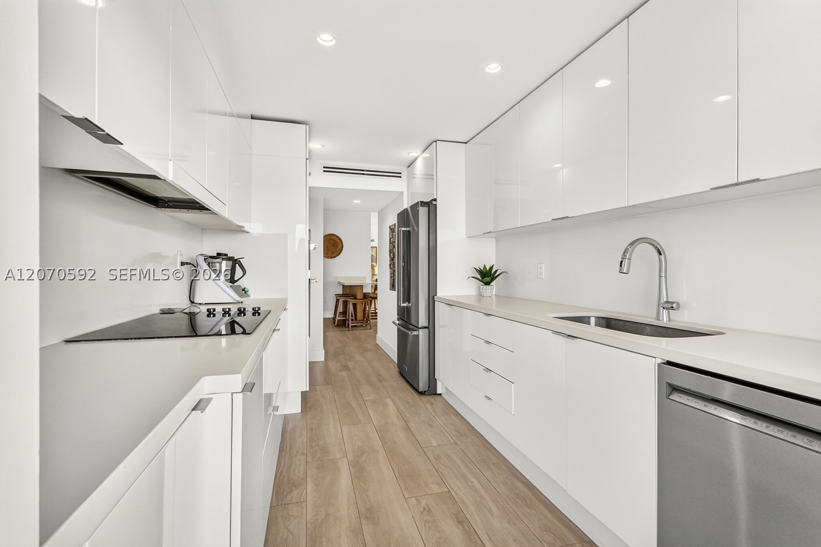 575 Crandon Blvd #801 Key Biscayne, FL 33149