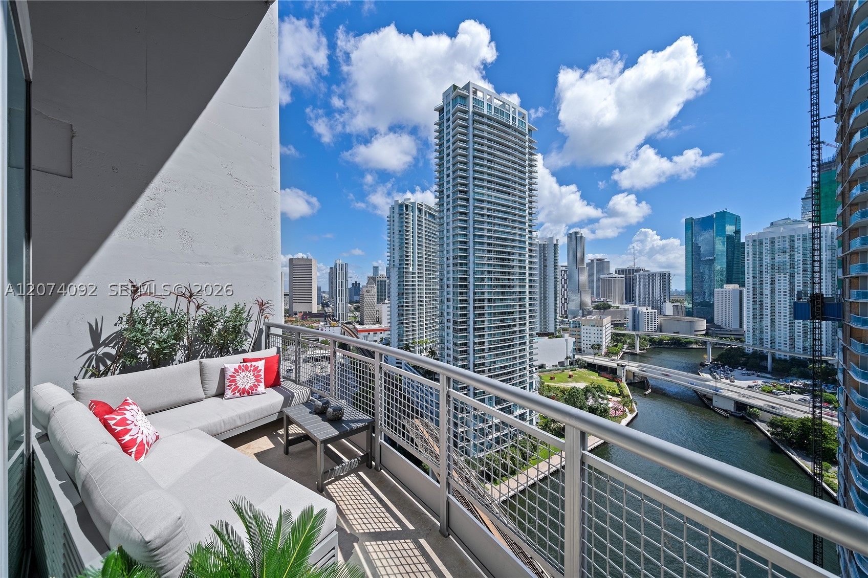 690 SW 1st Ct #2702 Miami, FL 33130