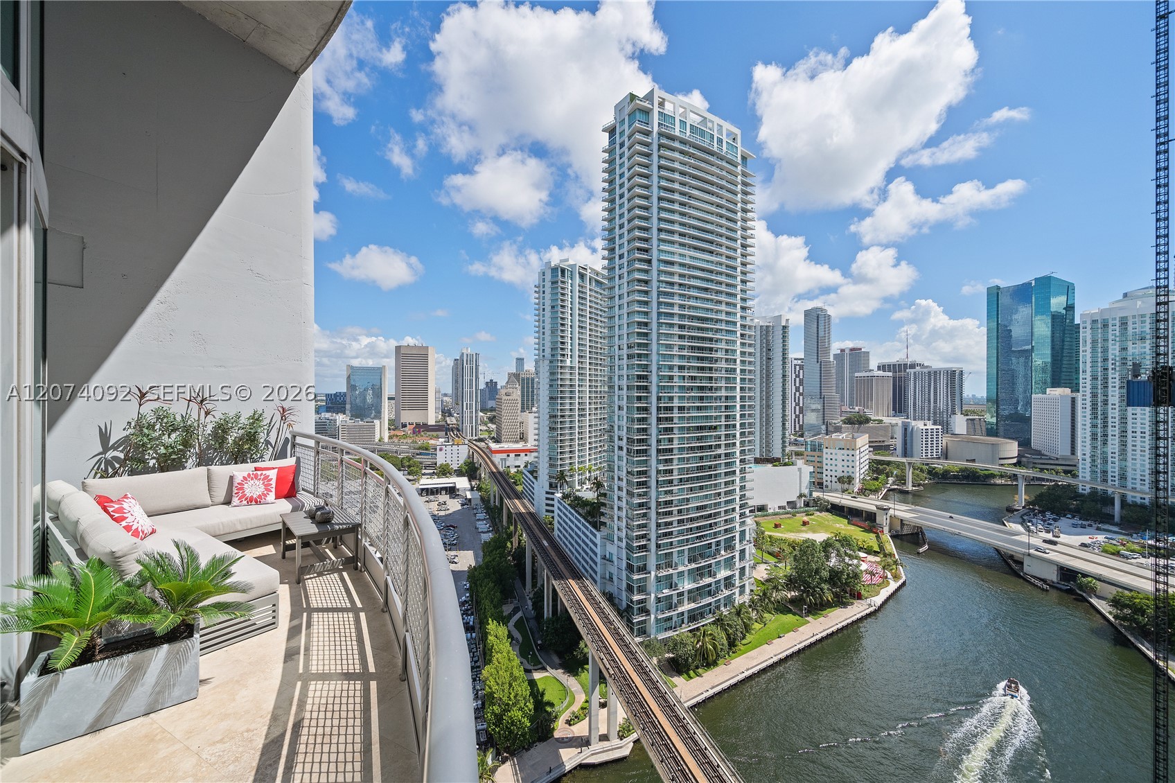 690 SW 1st Ct #2702 Miami, FL 33130