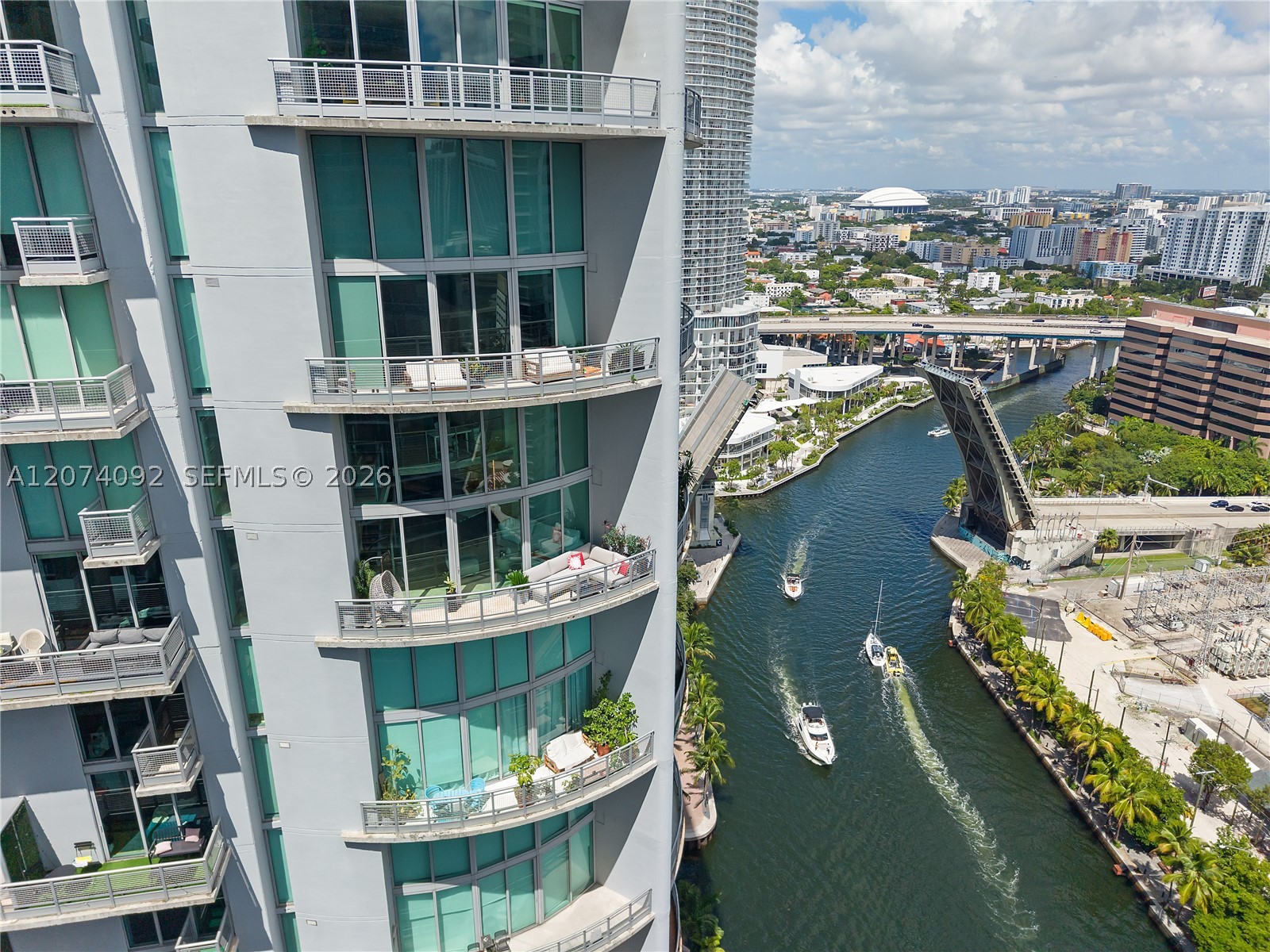 690 SW 1st Ct #2702 Miami, FL 33130