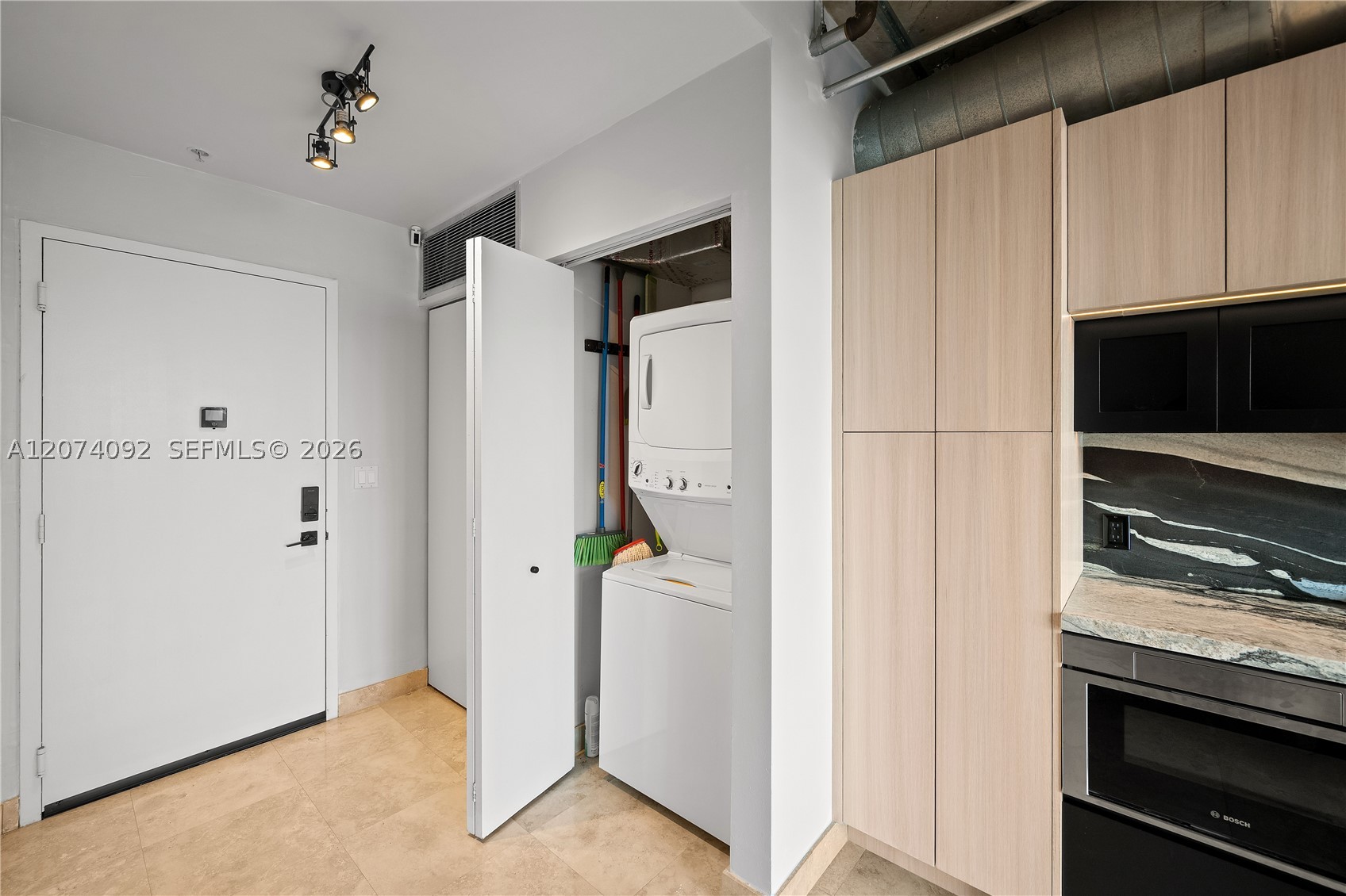 690 SW 1st Ct #2702 Miami, FL 33130