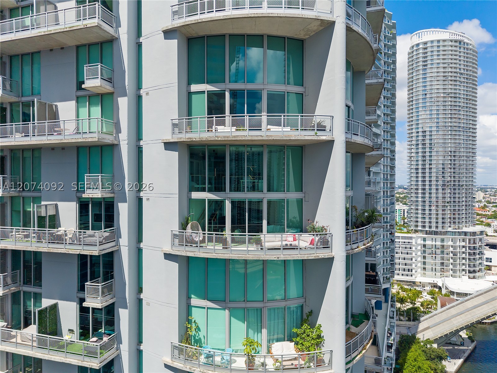 690 SW 1st Ct #2702 Miami, FL 33130