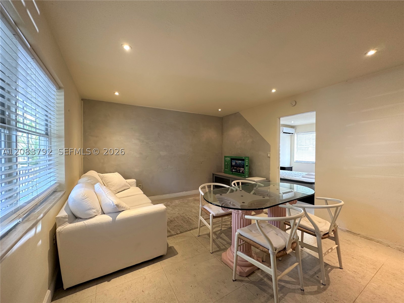 345 Michigan Ave #32