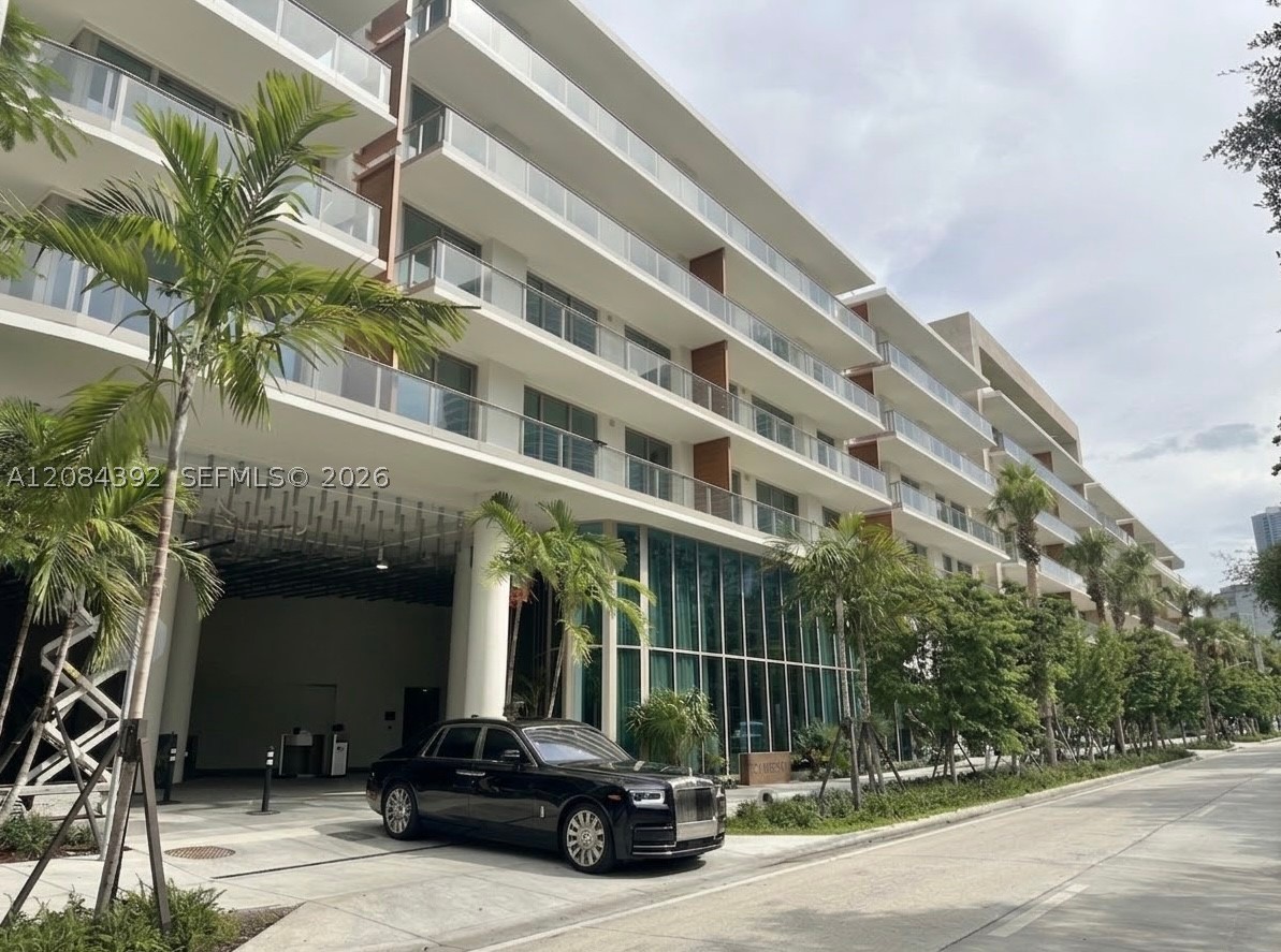 2200 Brickell Ave #313