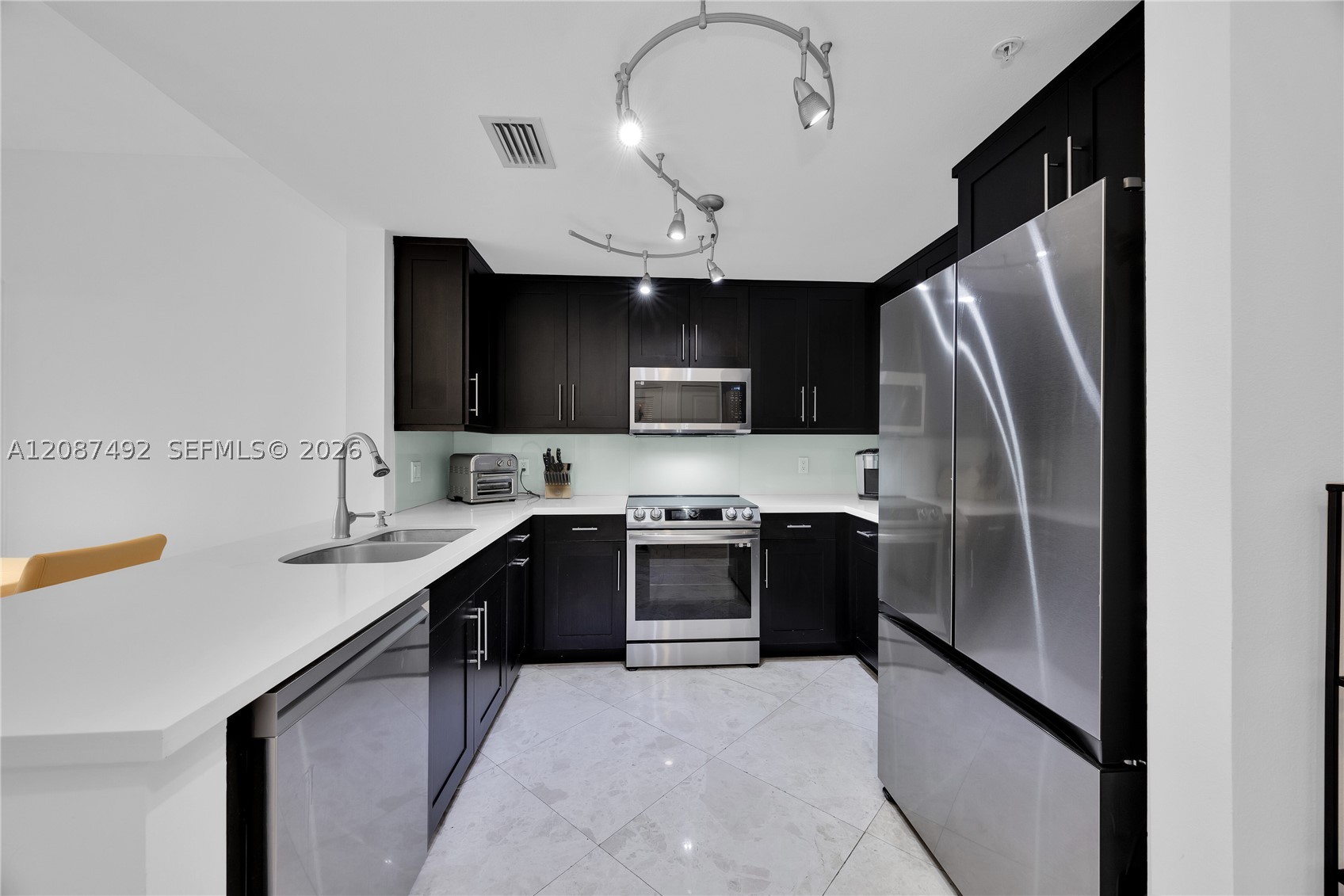image Ten Aragon Condo12