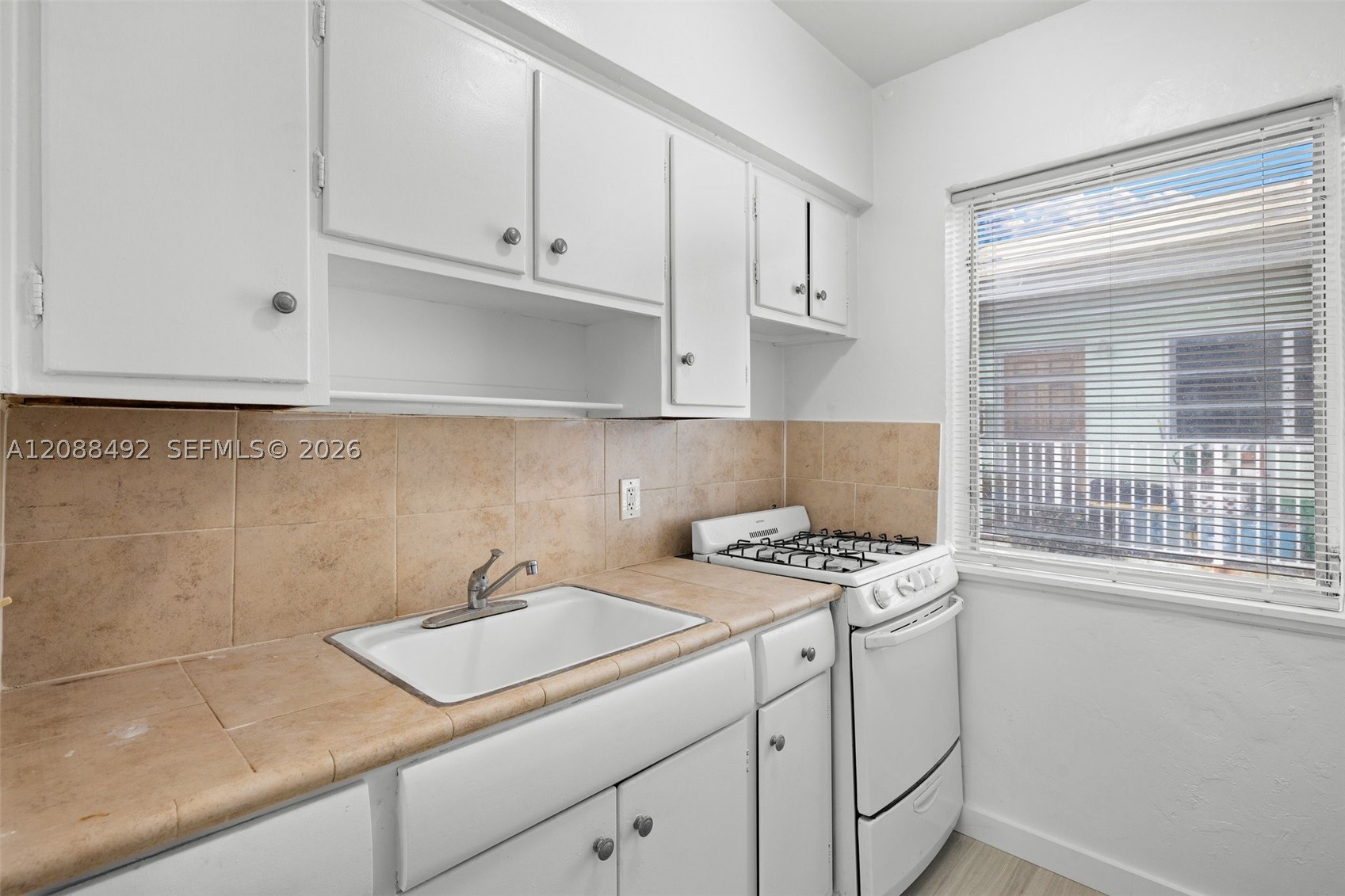 7721 Dickens Ave #6