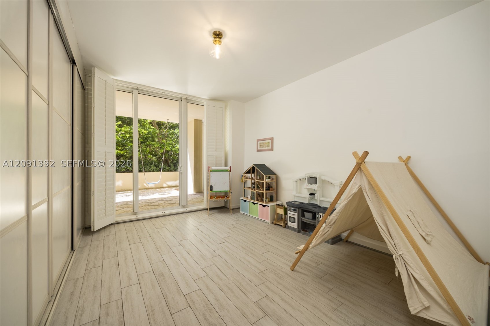 445 Grand Bay Dr #104 Key Biscayne, FL 33149