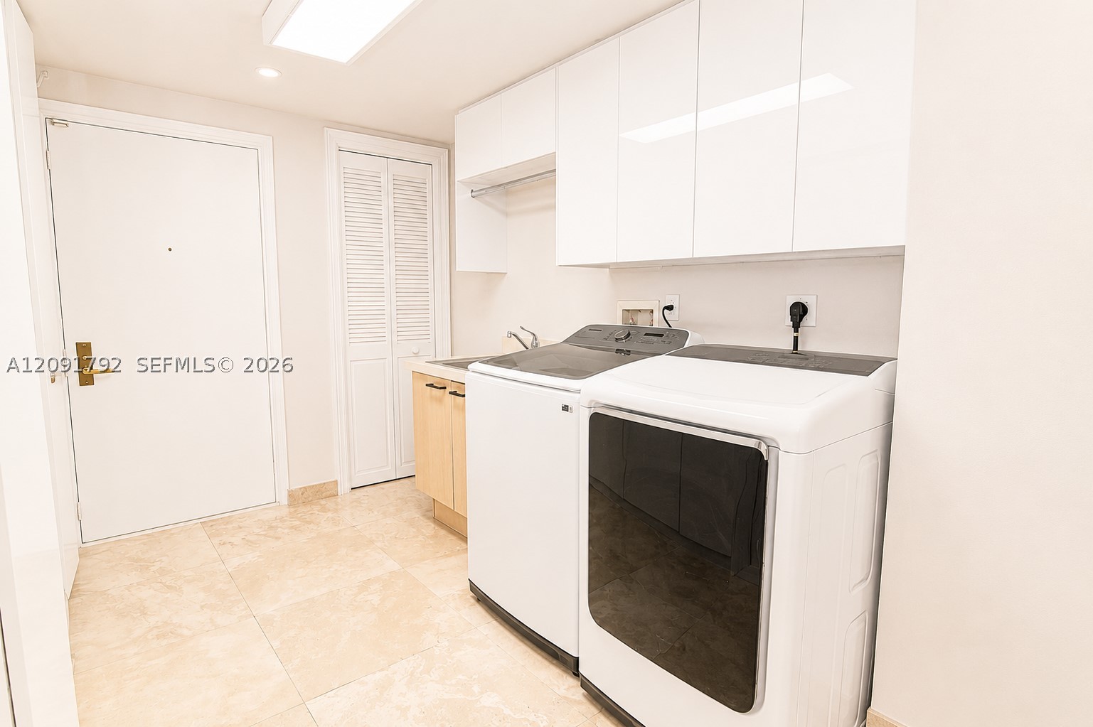 430 Grand Bay Dr #606 Key Biscayne, FL 33149