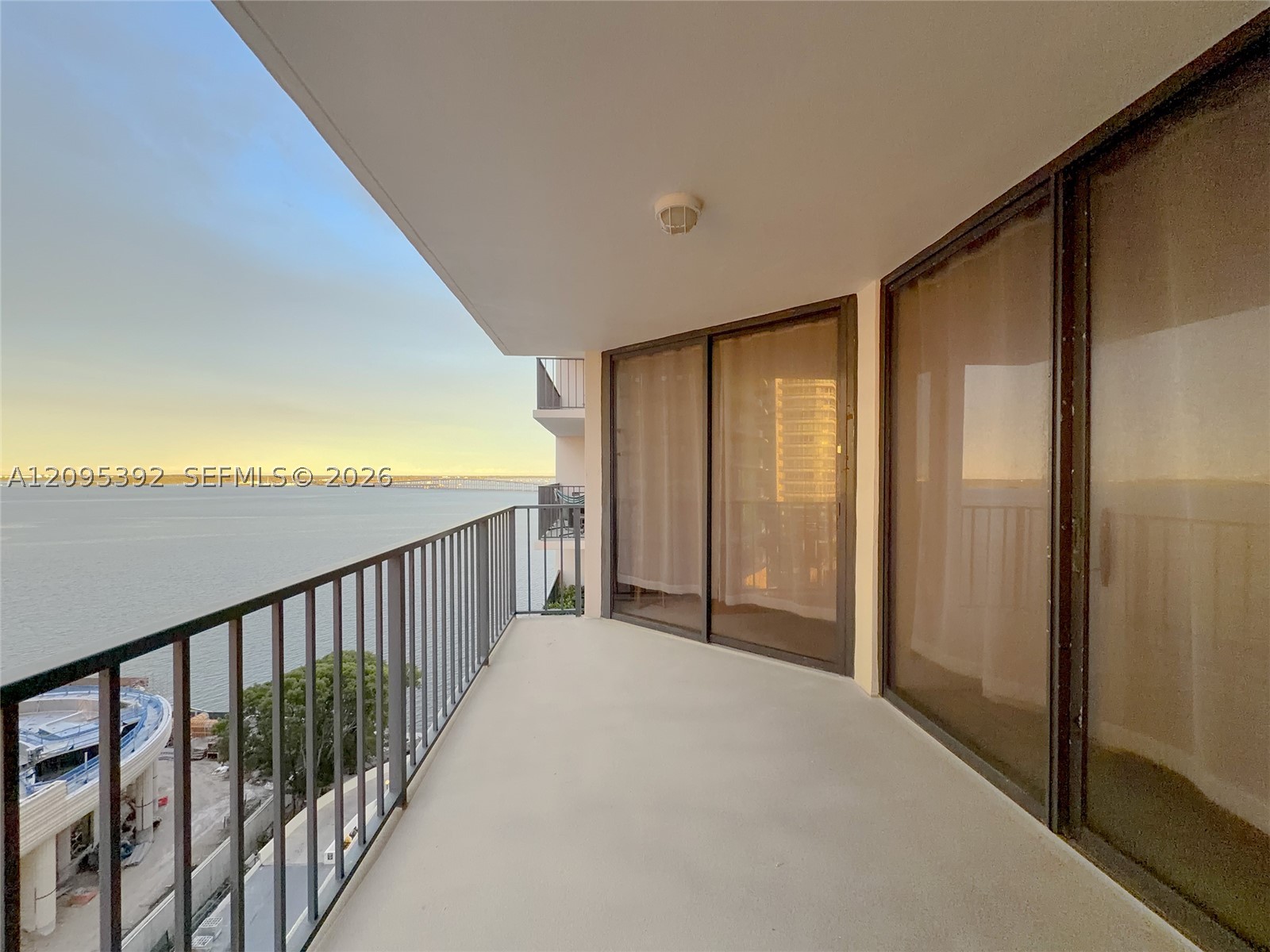 image Brickell Place I0