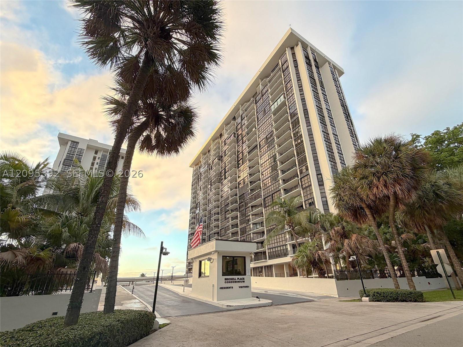 image Brickell Place I21