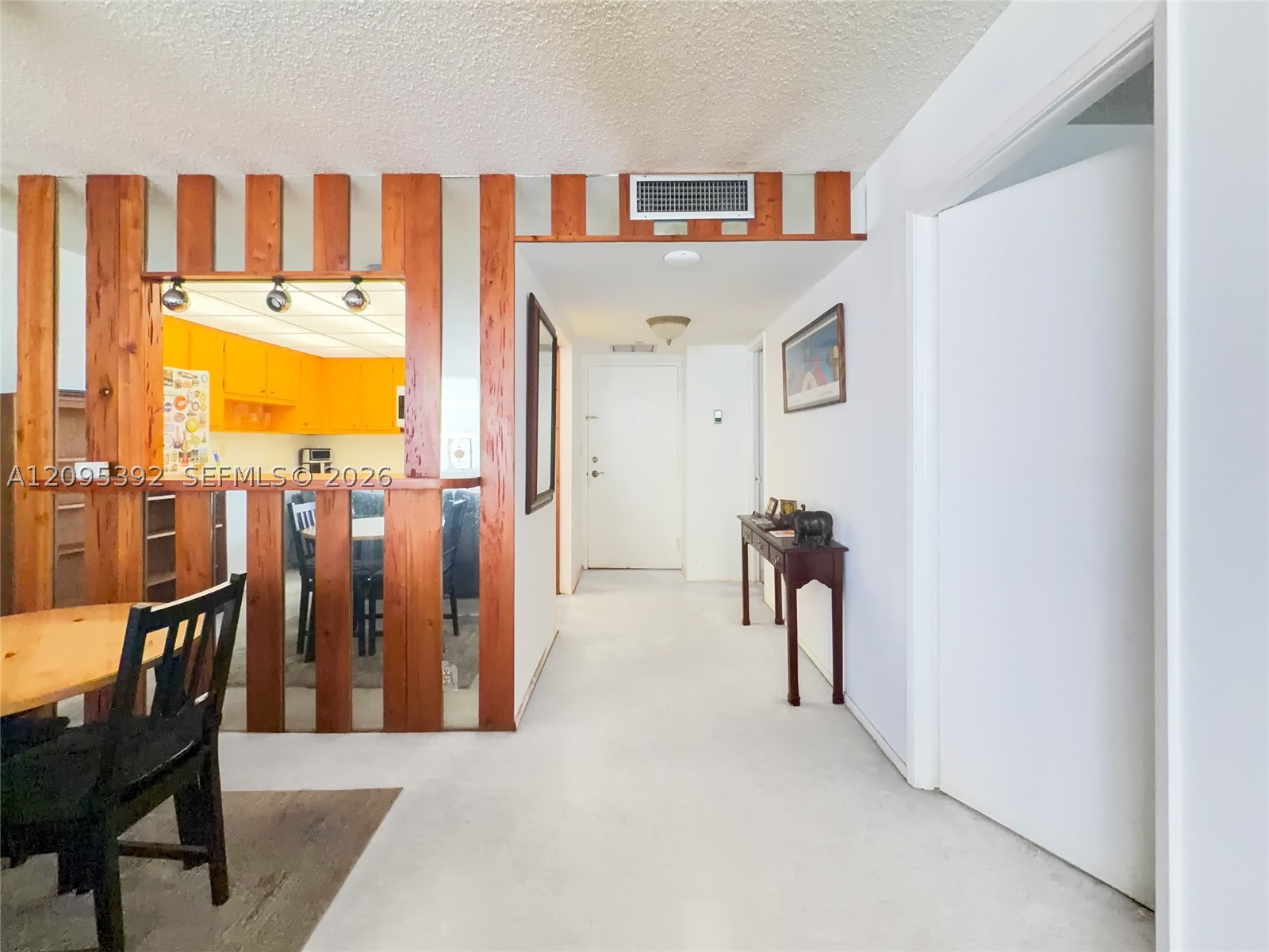 image Brickell Place I8