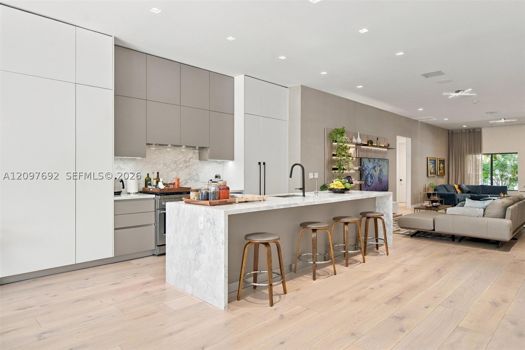600 W 51st St Miami Beach, FL 33140
