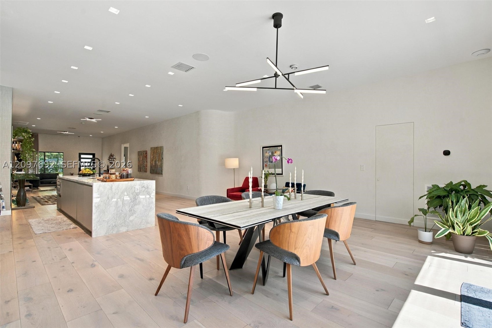 600 W 51st St Miami Beach, FL 33140
