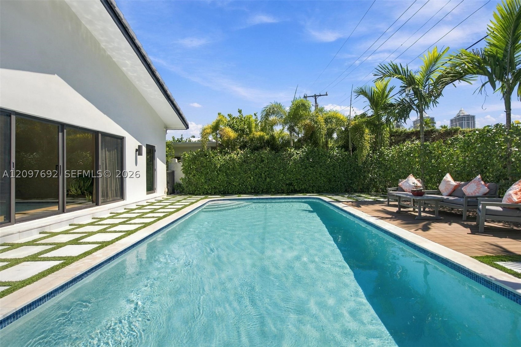 600 W 51st St Miami Beach, FL 33140