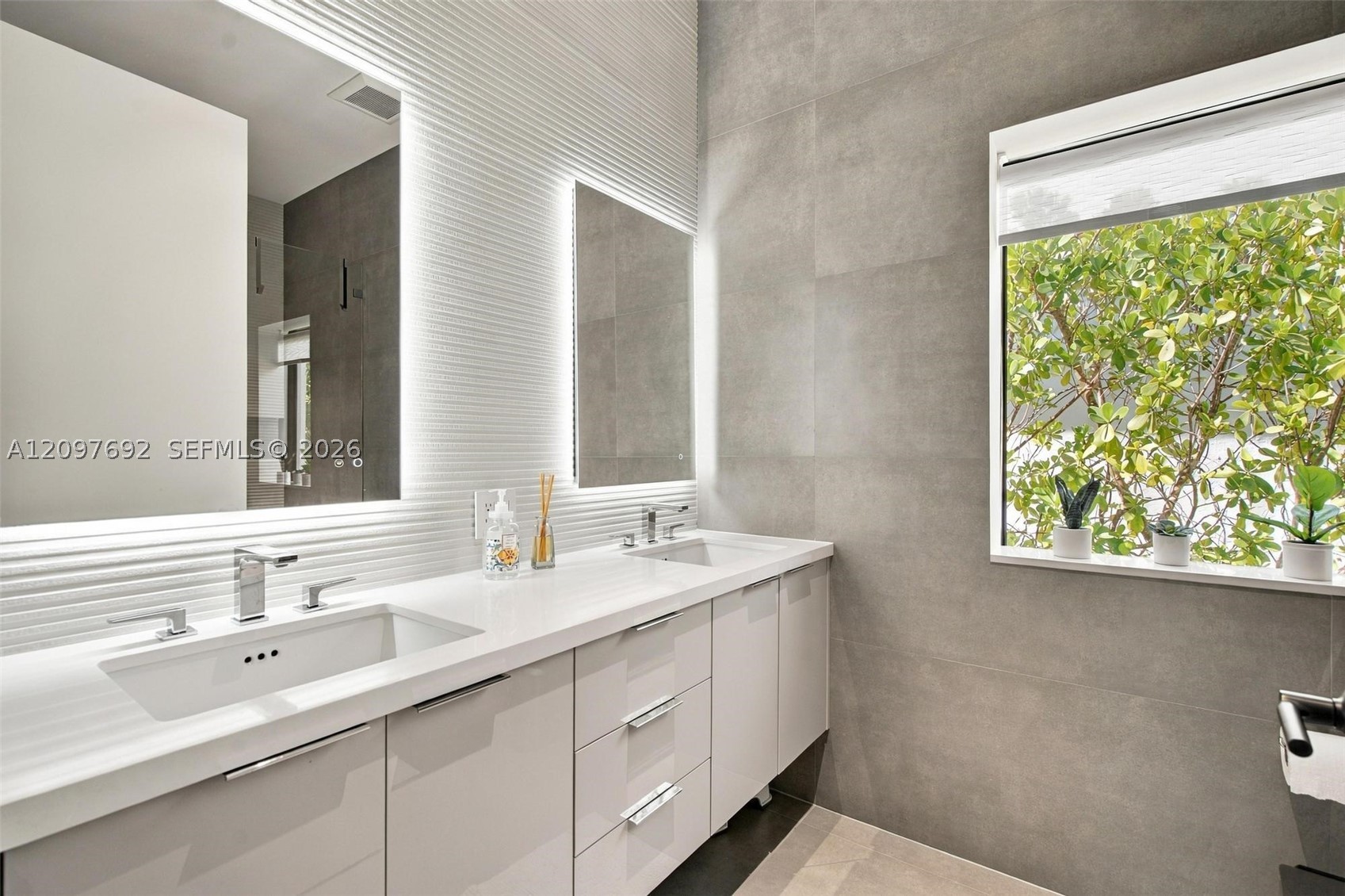 600 W 51st St Miami Beach, FL 33140
