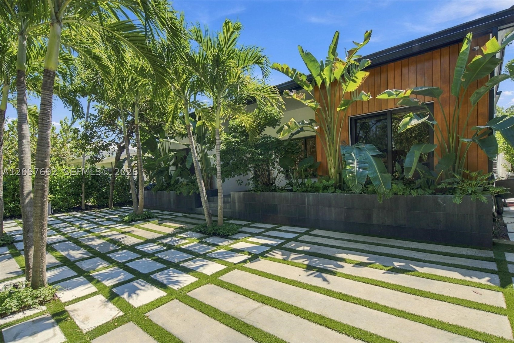 600 W 51st St Miami Beach, FL 33140