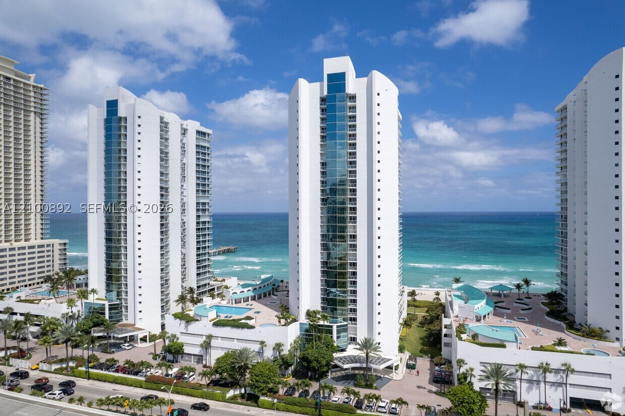 16485 Collins Ave #2635