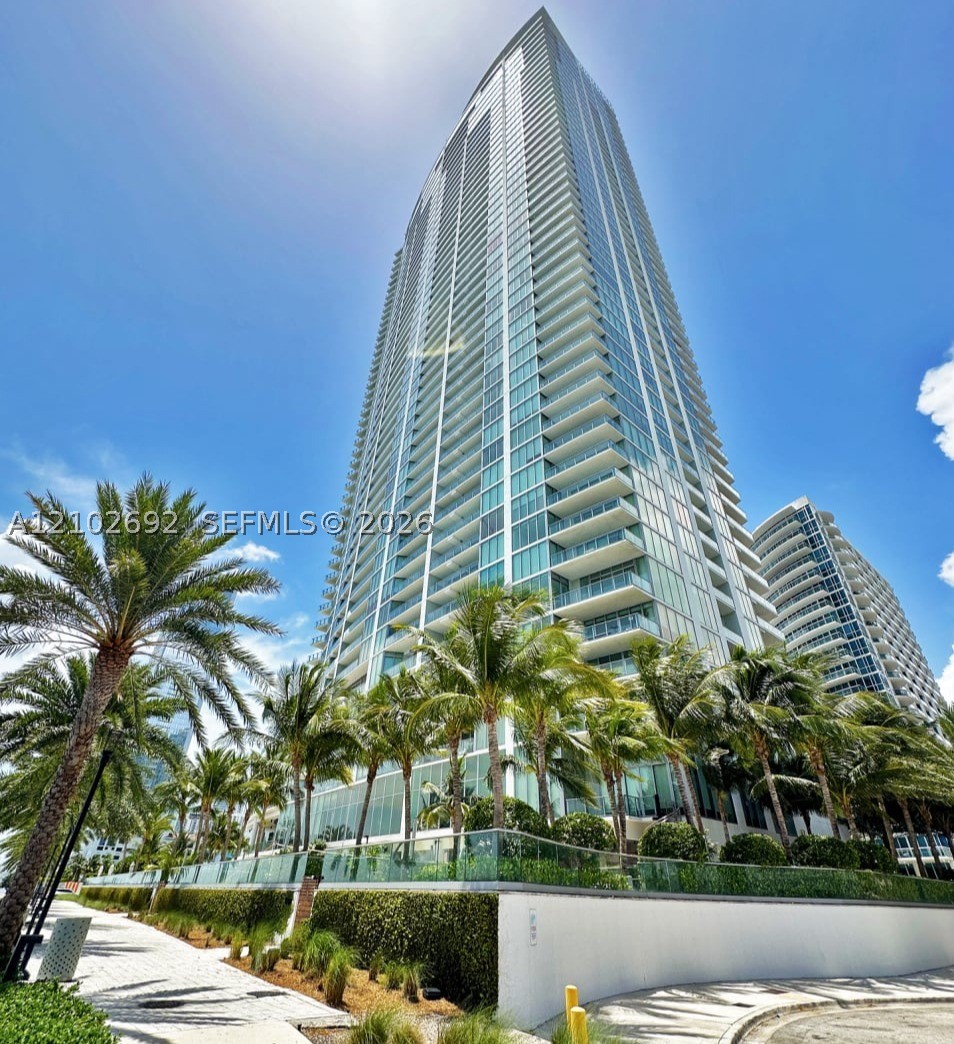 2900 NE 7th Ave #902