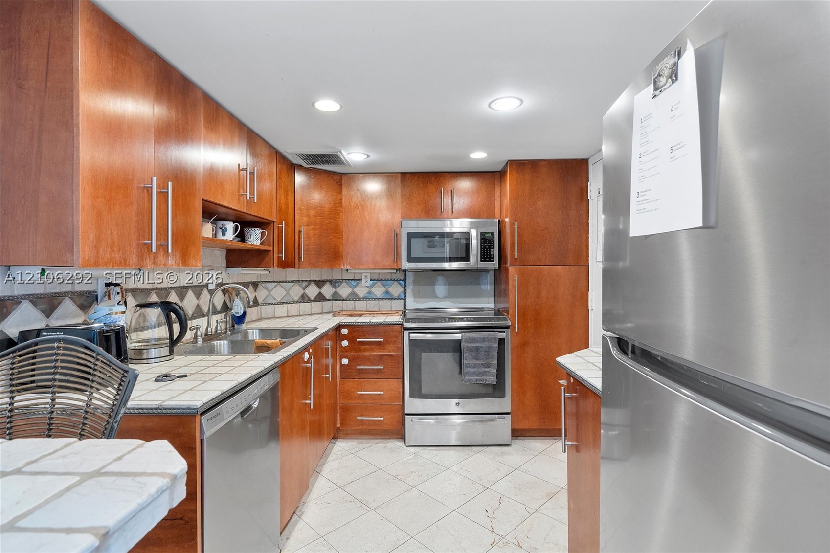 image Arlen House Condo13
