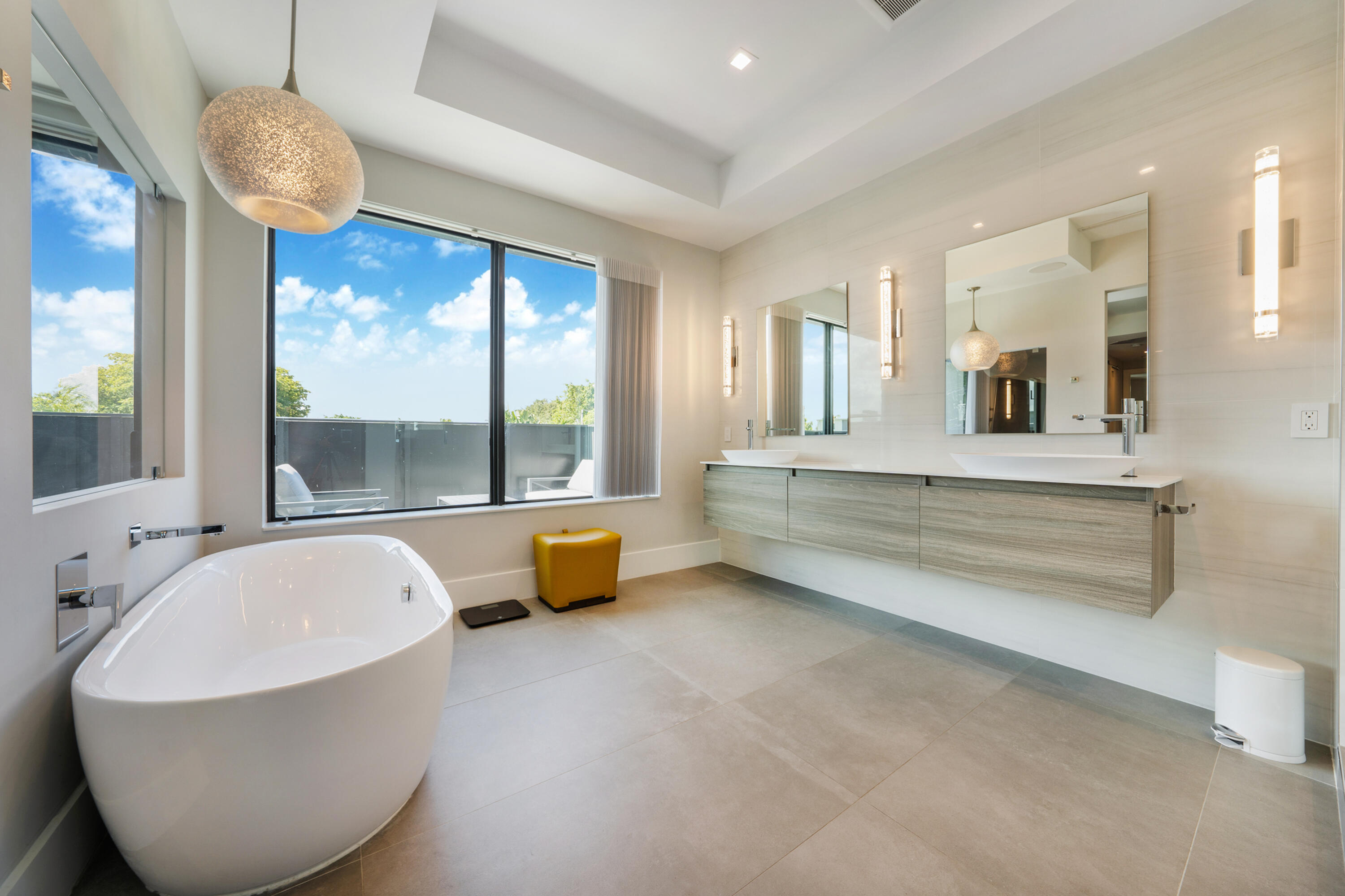 106 NE 16th Fort Lauderdale, FL 33301