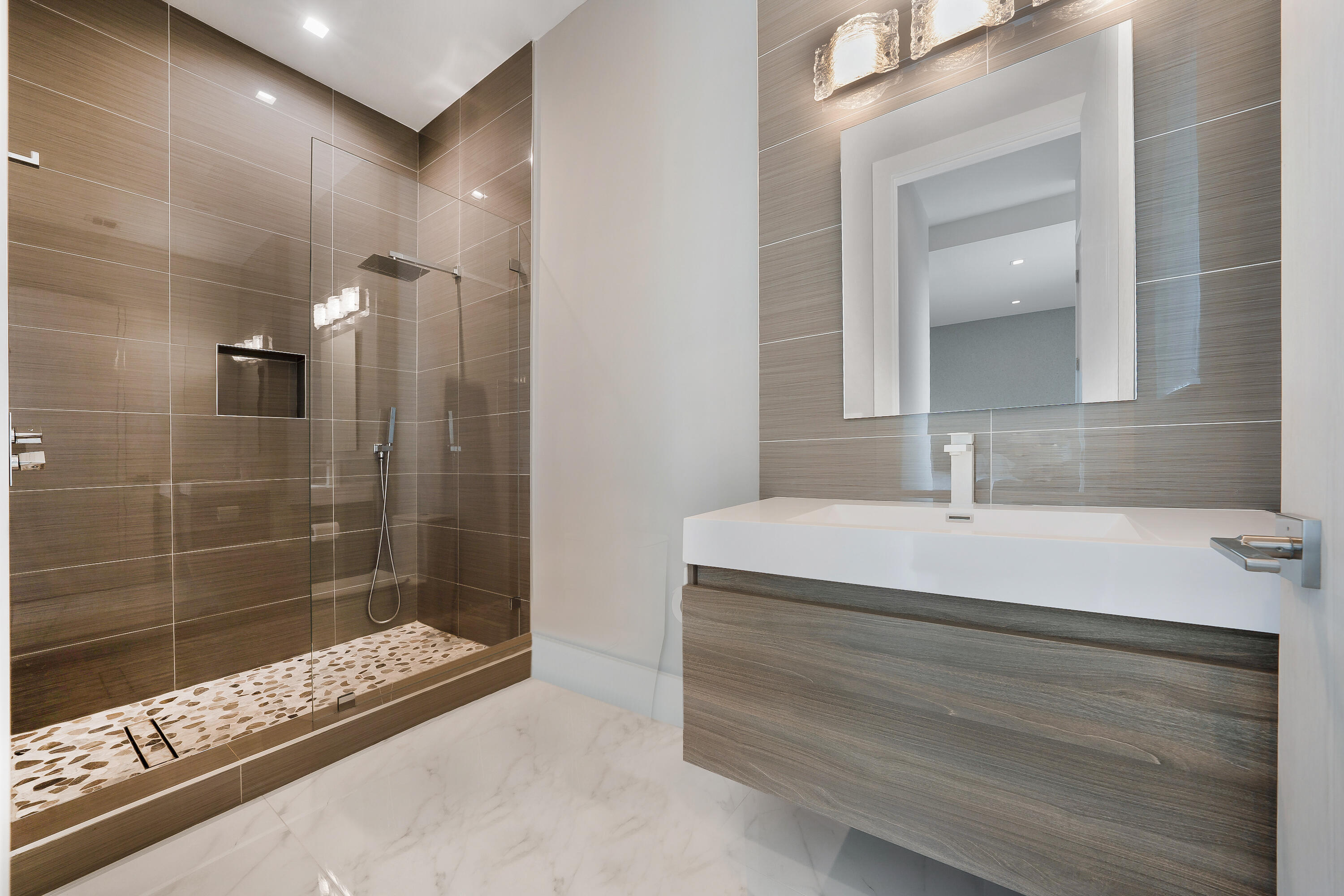 106 NE 16th Fort Lauderdale, FL 33301