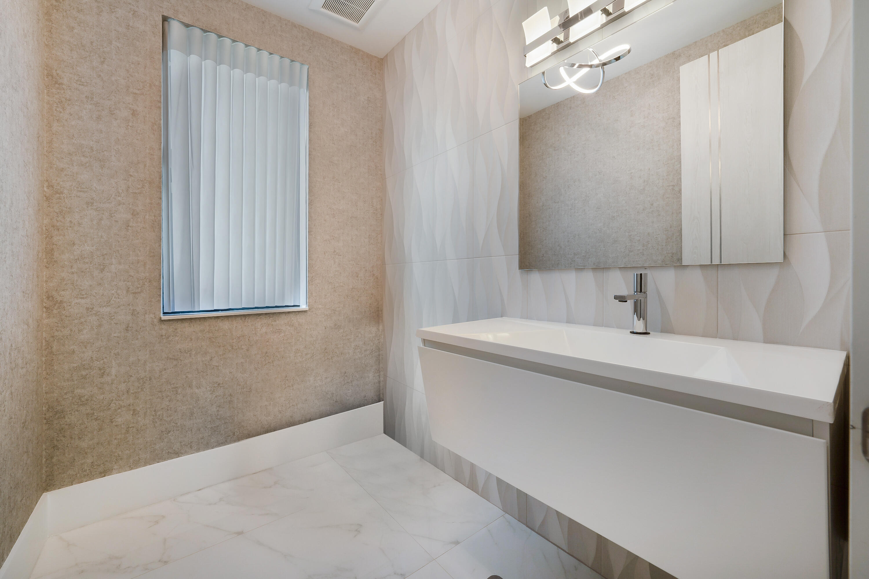 106 NE 16th Fort Lauderdale, FL 33301