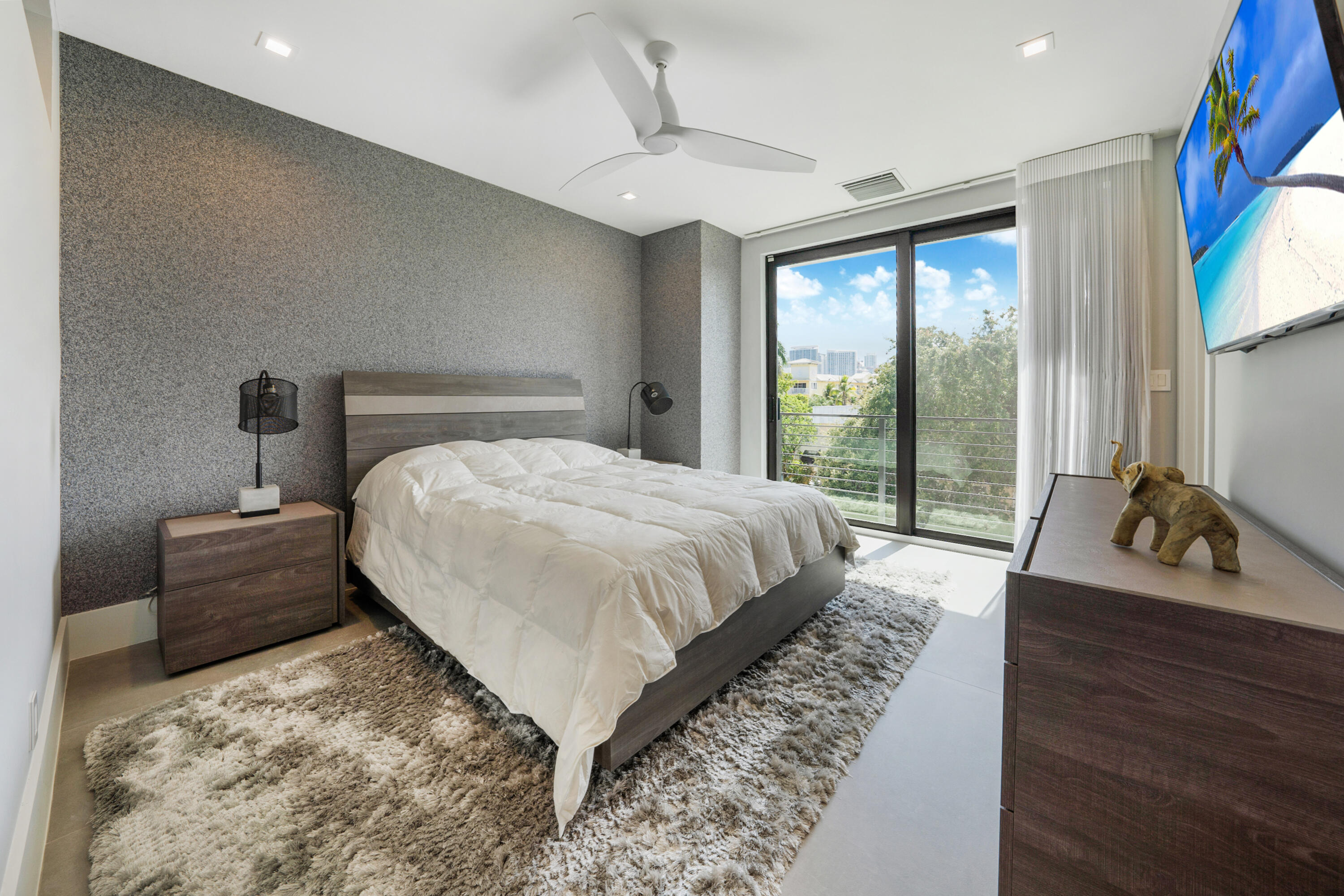 106 NE 16th Fort Lauderdale, FL 33301