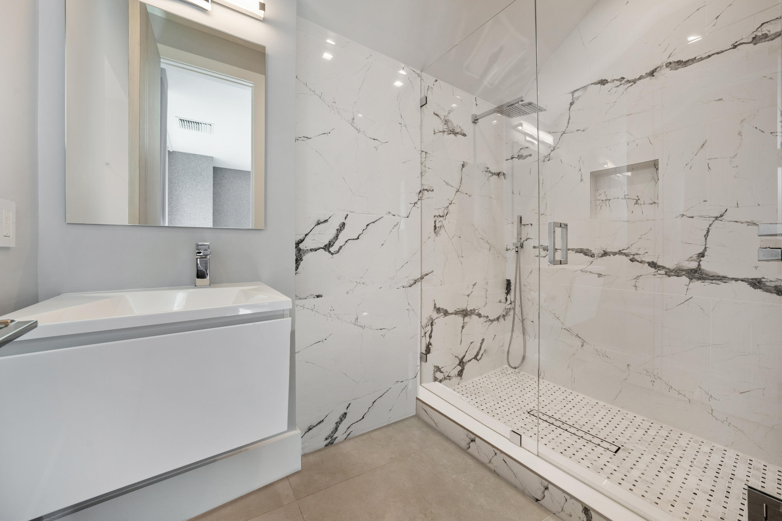 106 NE 16th Fort Lauderdale, FL 33301