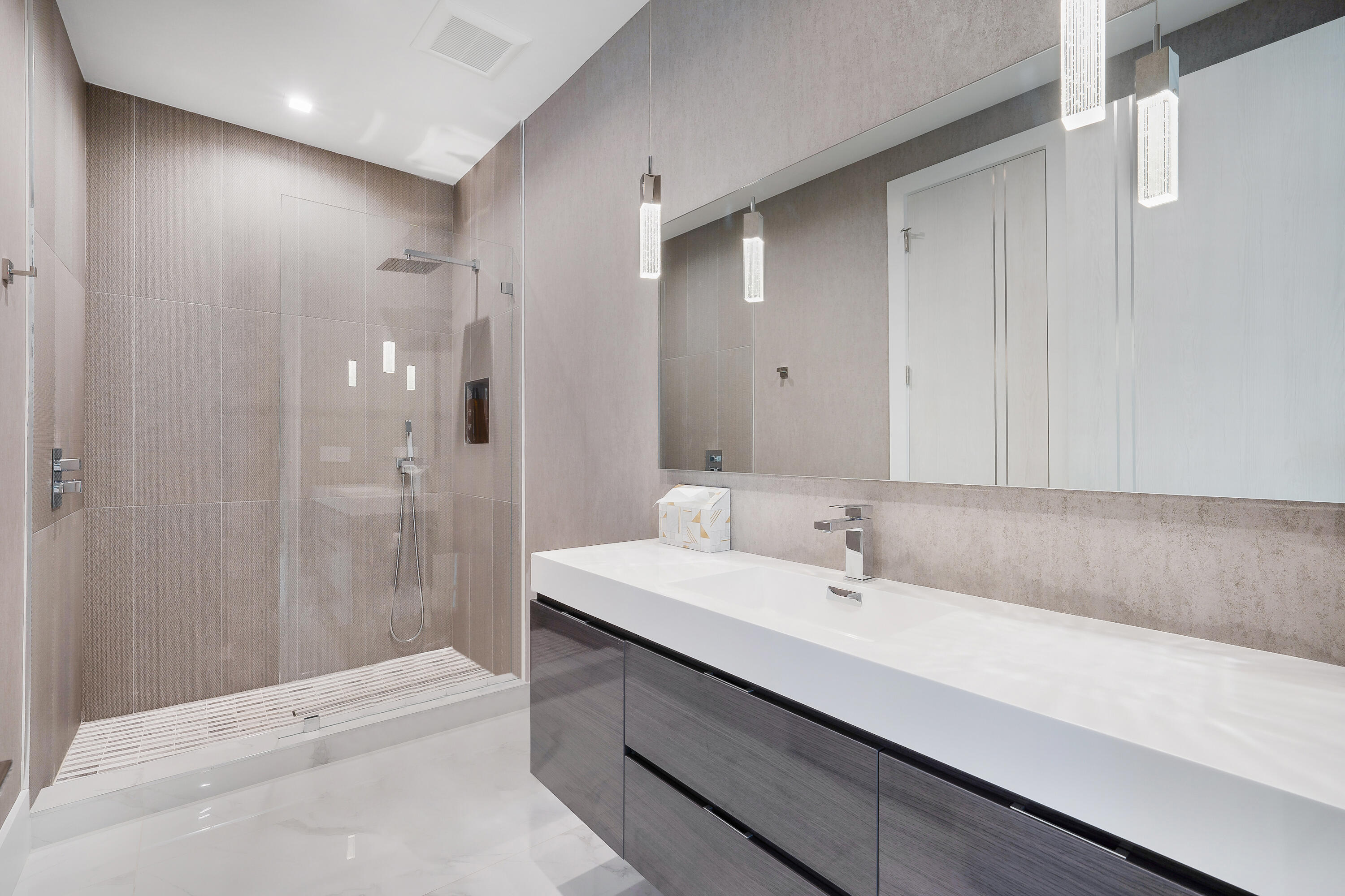 106 NE 16th Fort Lauderdale, FL 33301