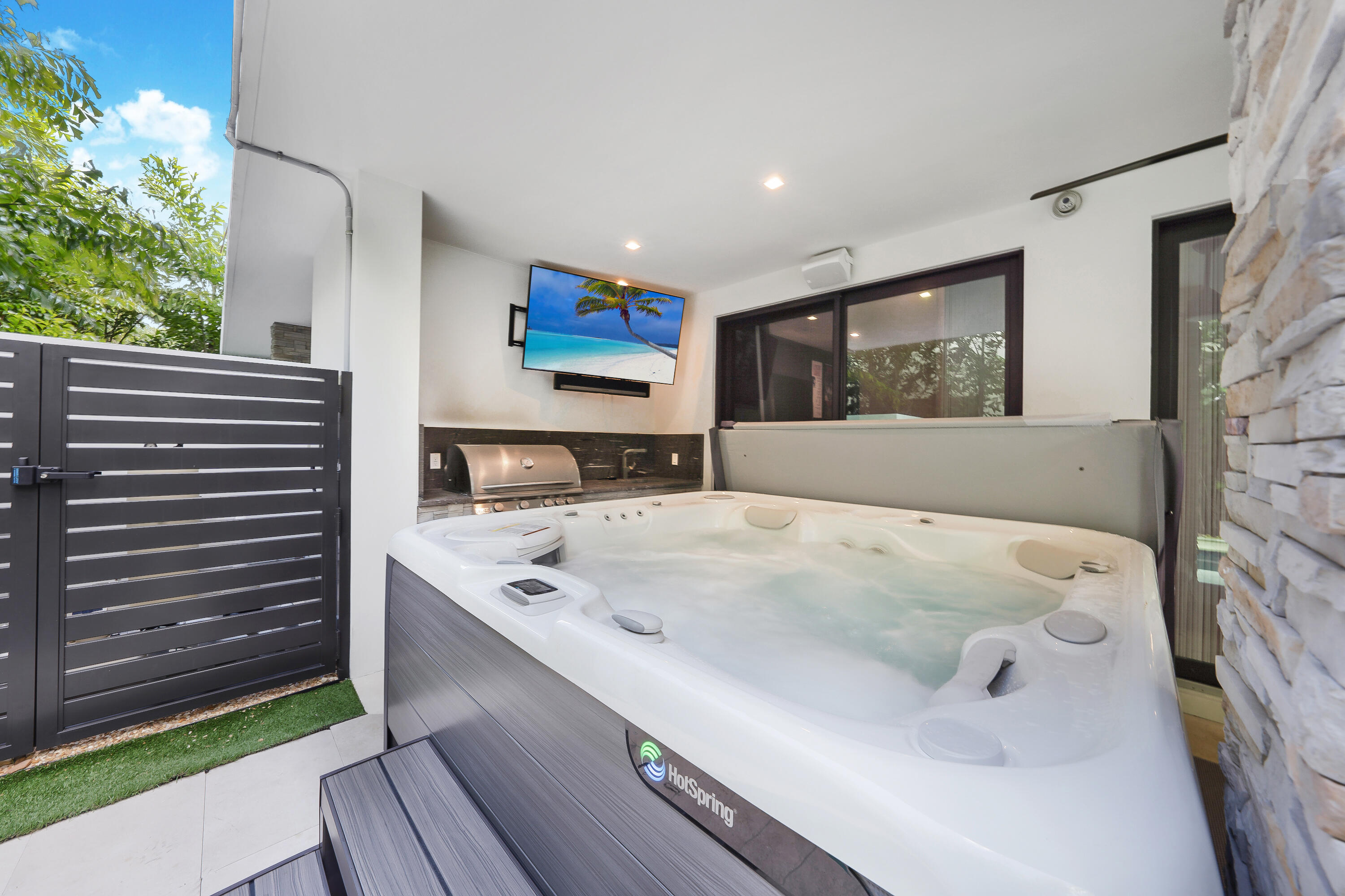 106 NE 16th Fort Lauderdale, FL 33301