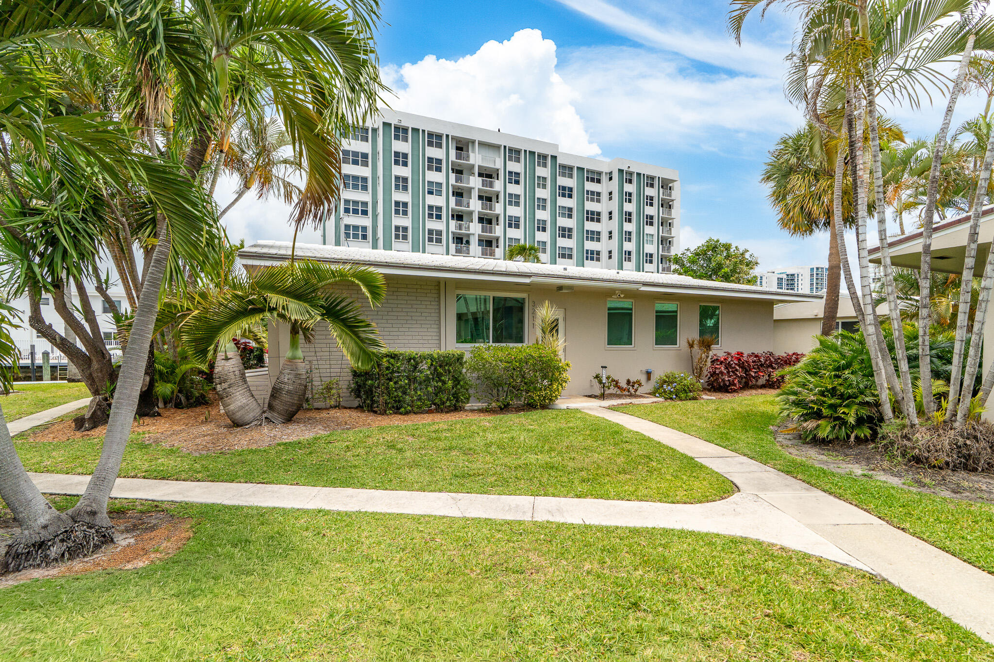 3211 SE 11th #3e Pompano Beach, FL 33062