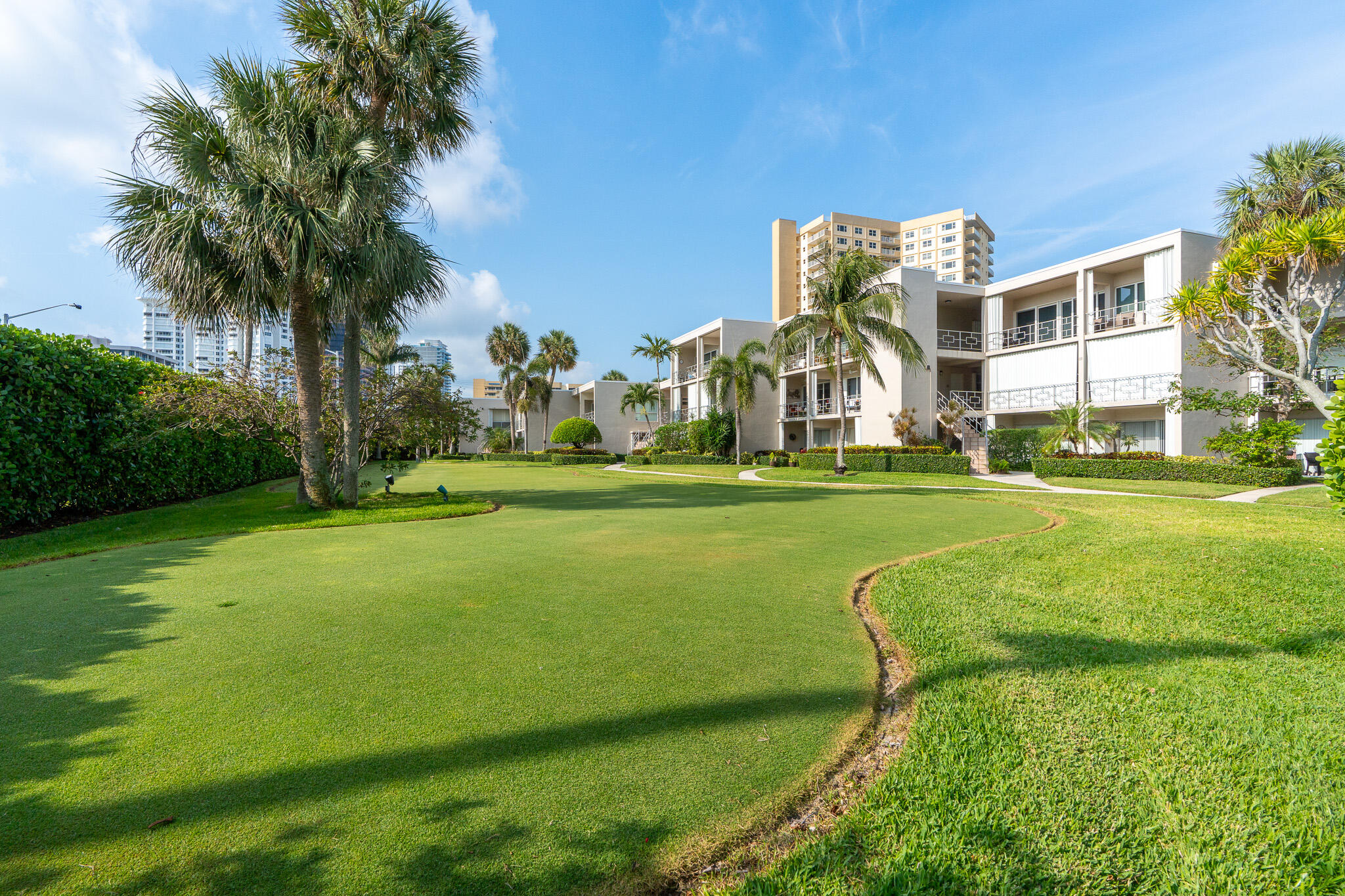 3211 SE 11th #3e Pompano Beach, FL 33062