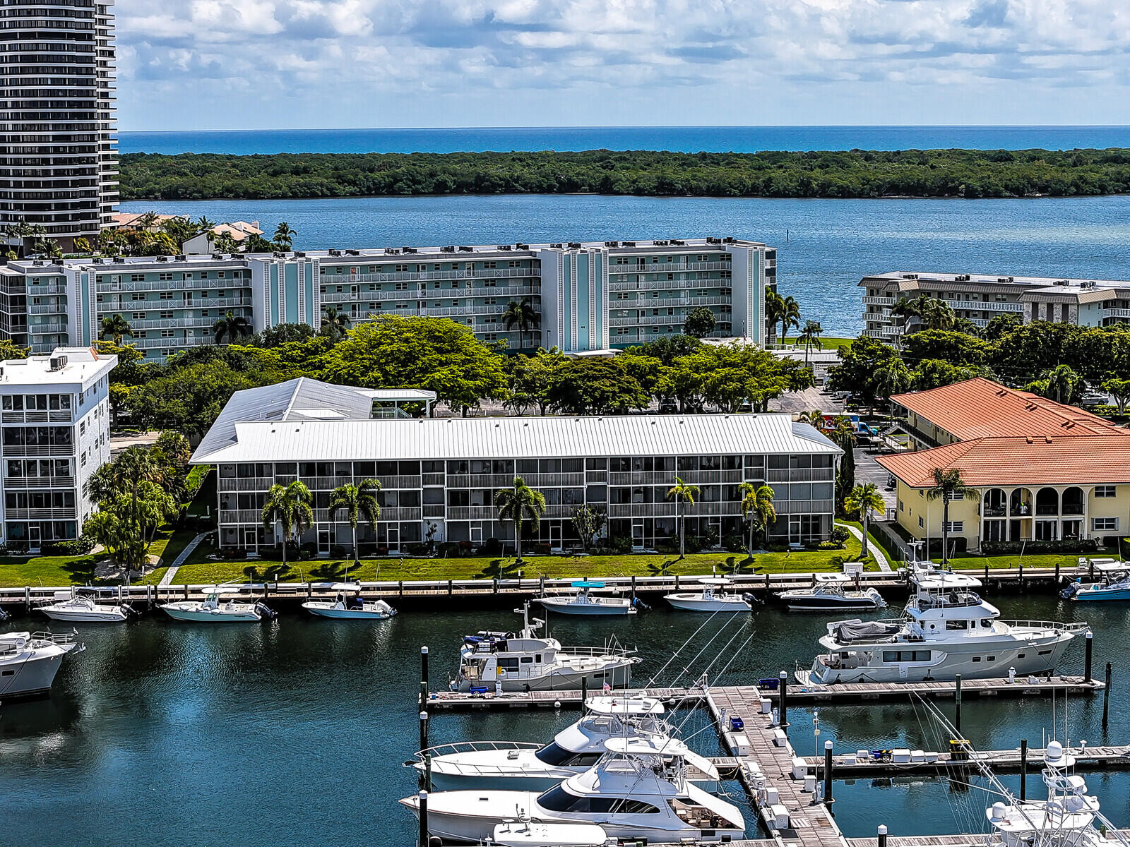 37 Yacht Clb #Unit 202