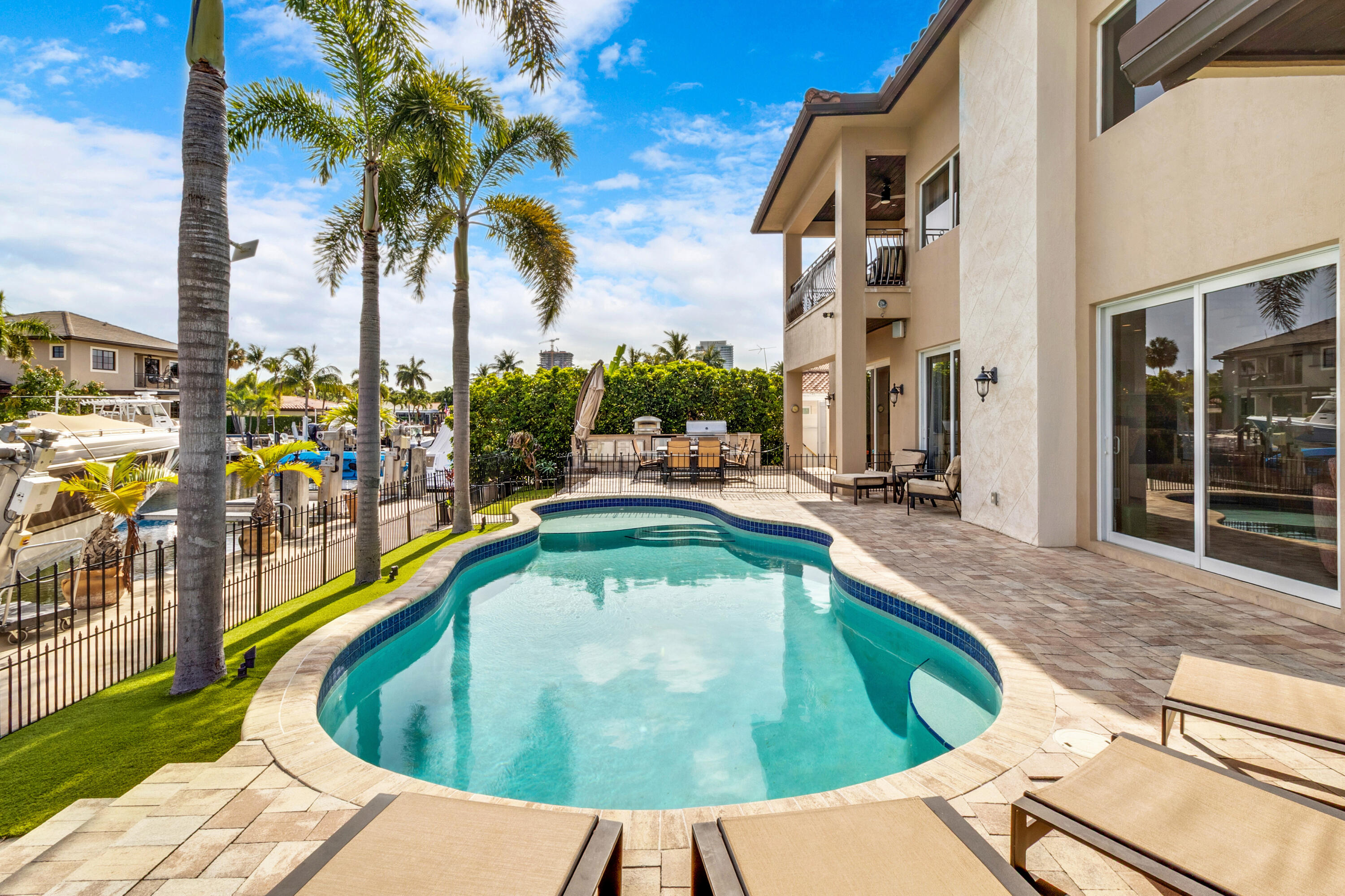 2461 SE 10th Pompano Beach, FL 33062