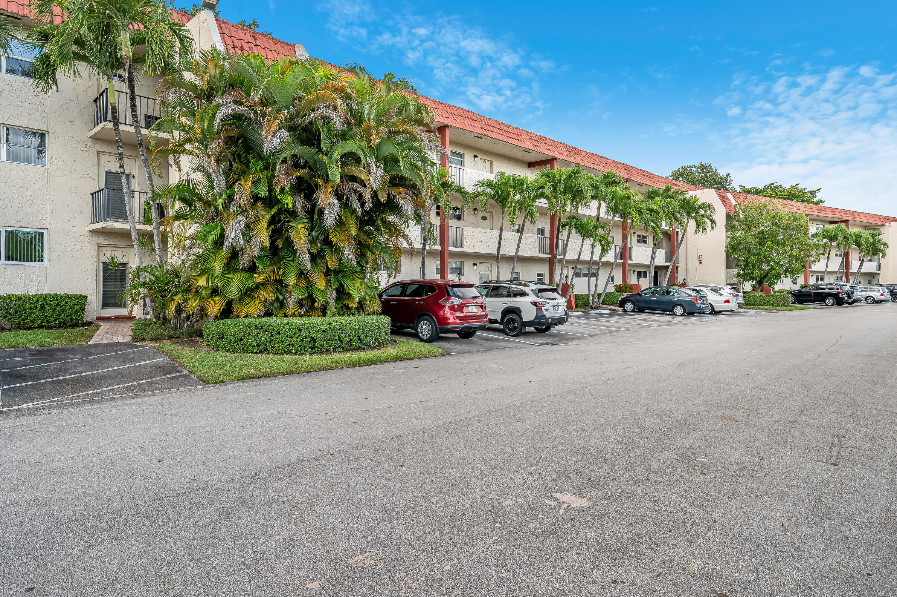 8911 S Hollybrook #306 Pembroke Pines, FL 33025