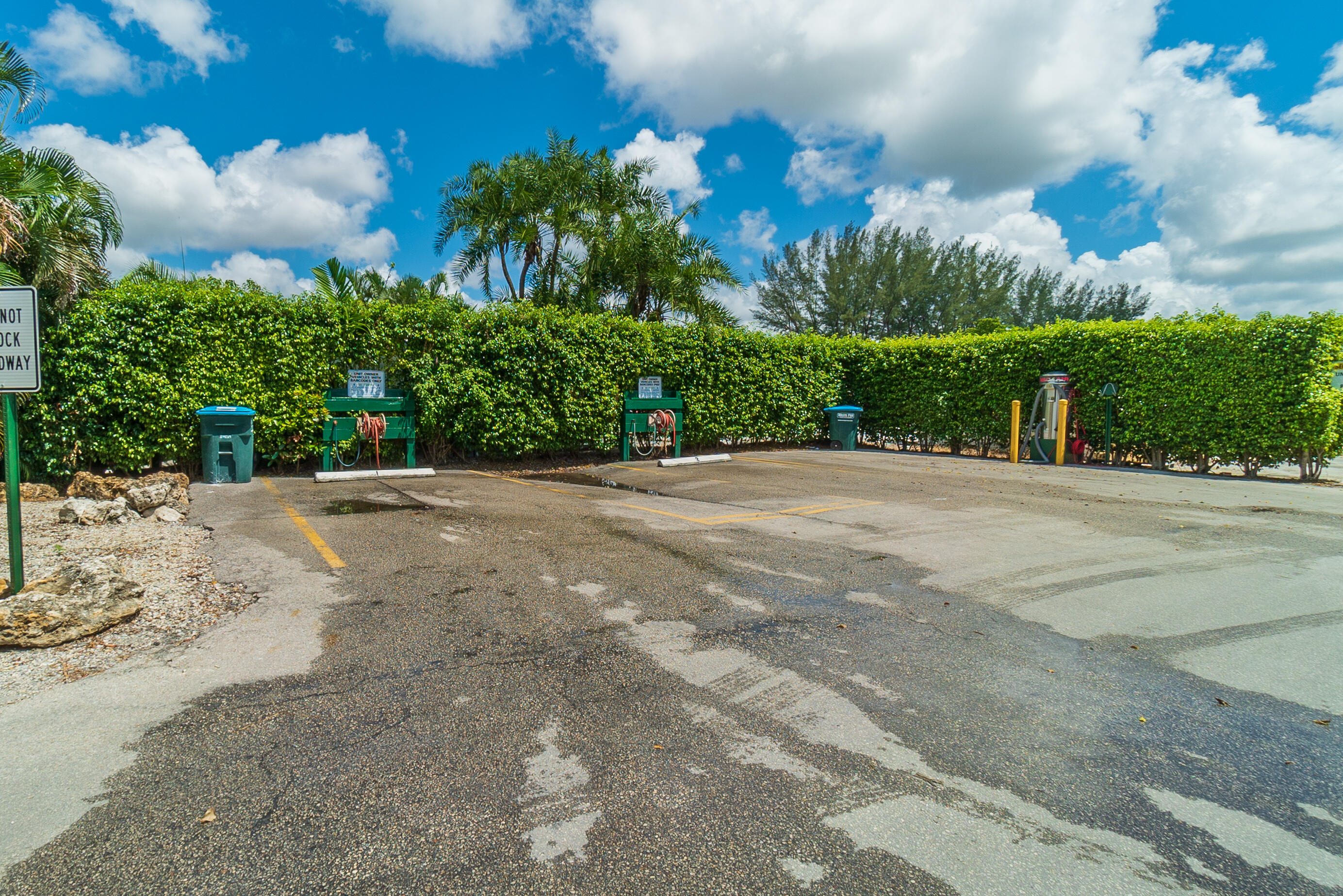 8911 S Hollybrook #306 Pembroke Pines, FL 33025